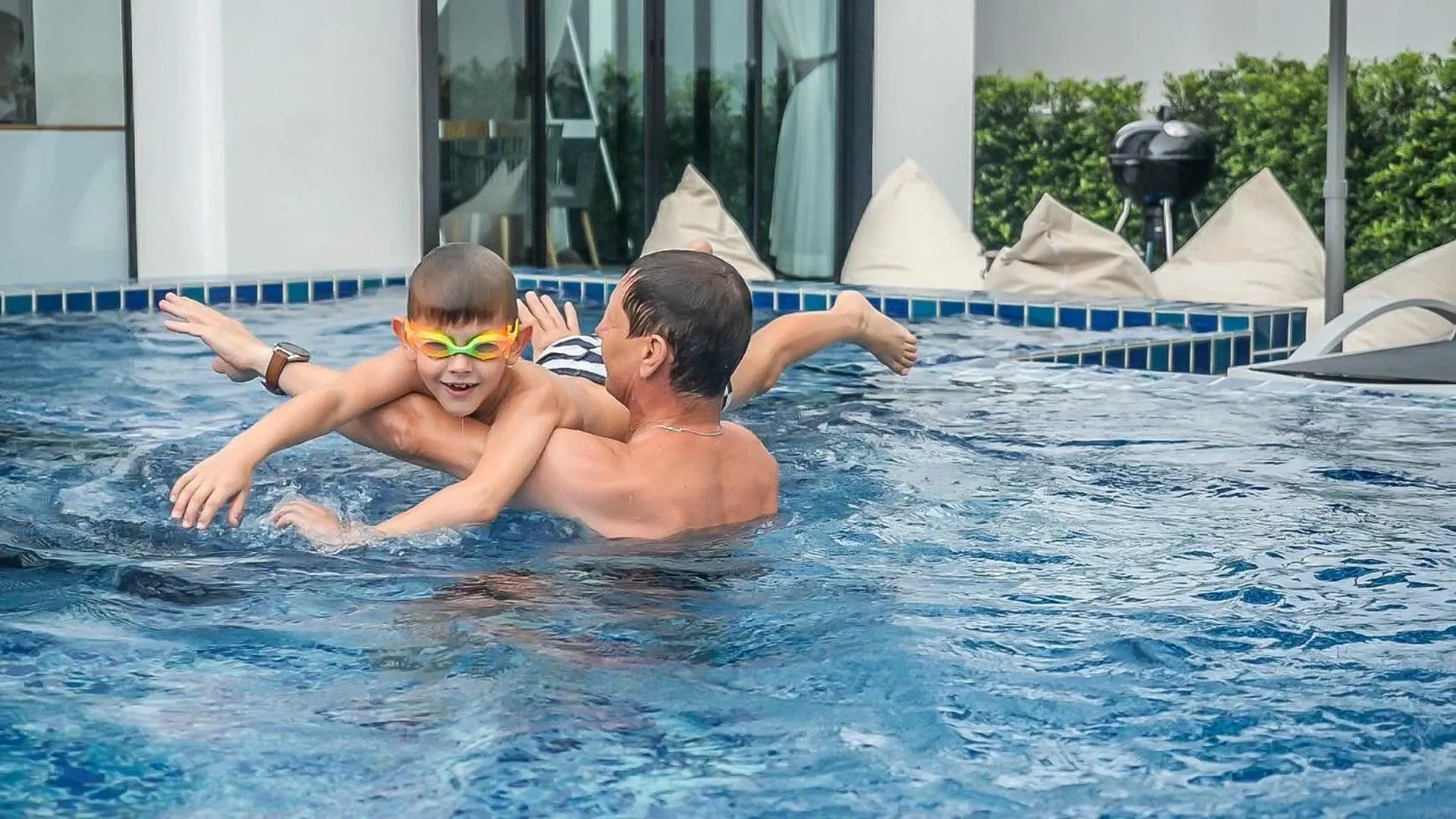 Swimming pool in Happy Family Villa