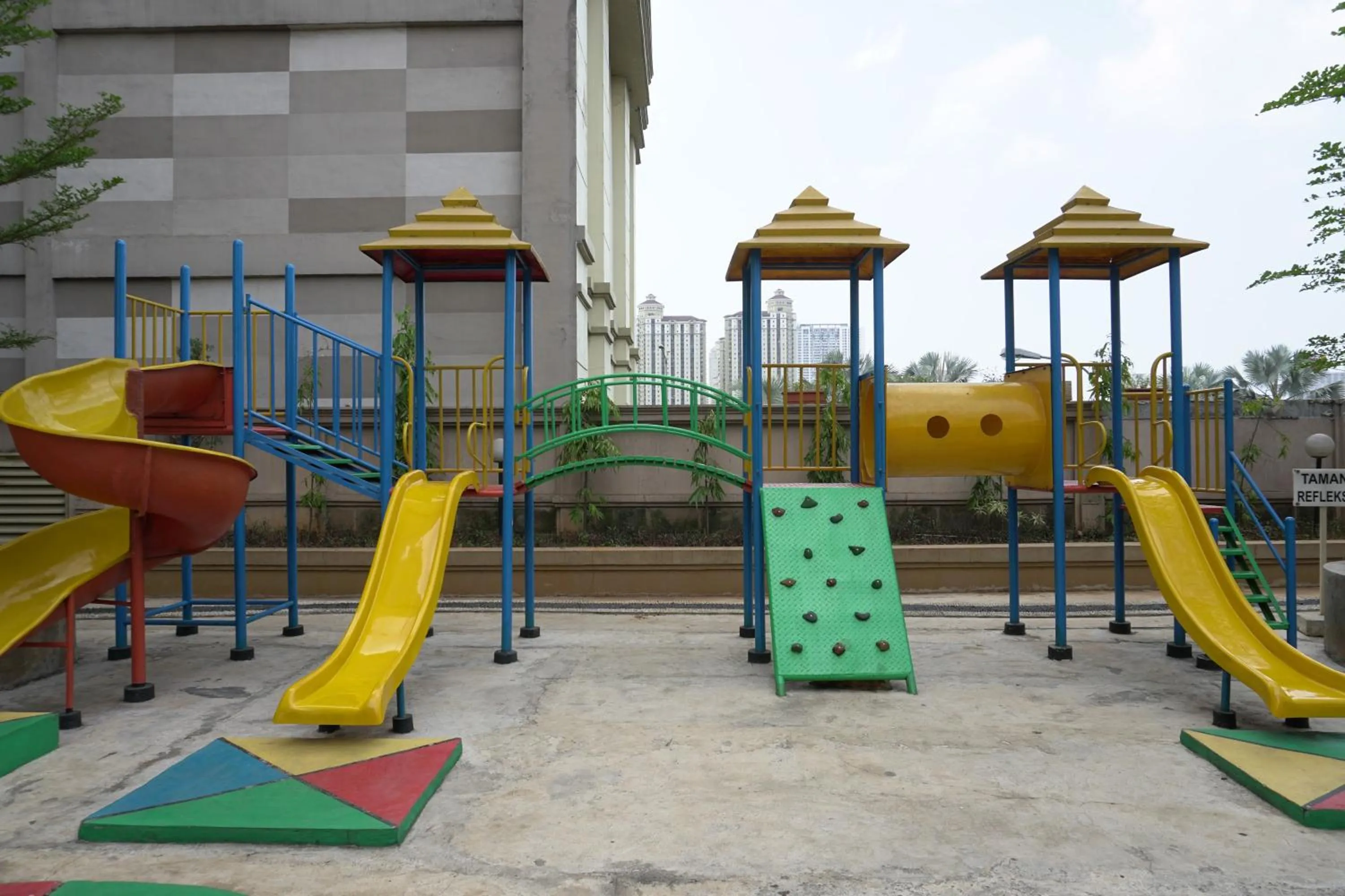 3BR Business Residence at Grand Palace Kemayoran Apartment By Travelio