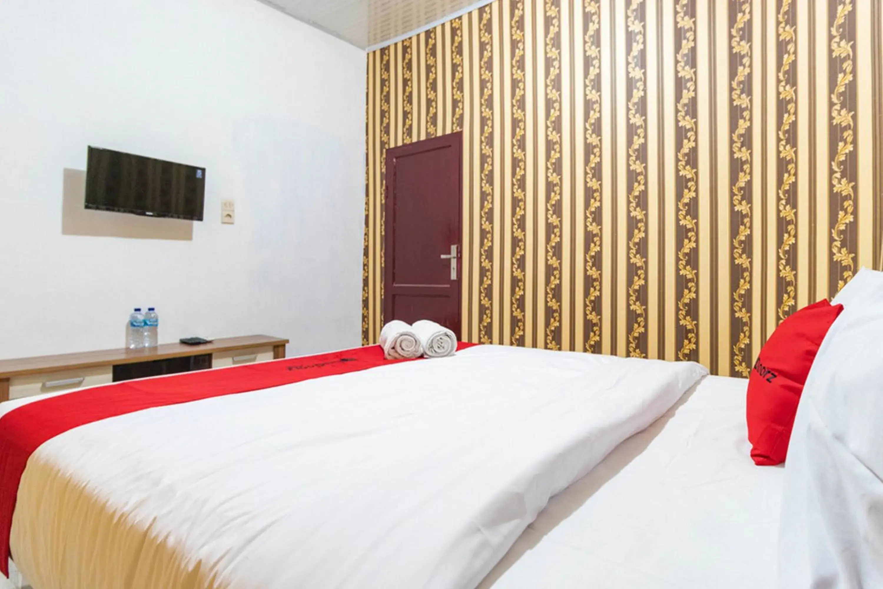Bedroom, Bed in RedDoorz Plus near Universitas Methodist Medan Bedroom, Bed in RedDoorz Plus near Universitas Methodist Medan