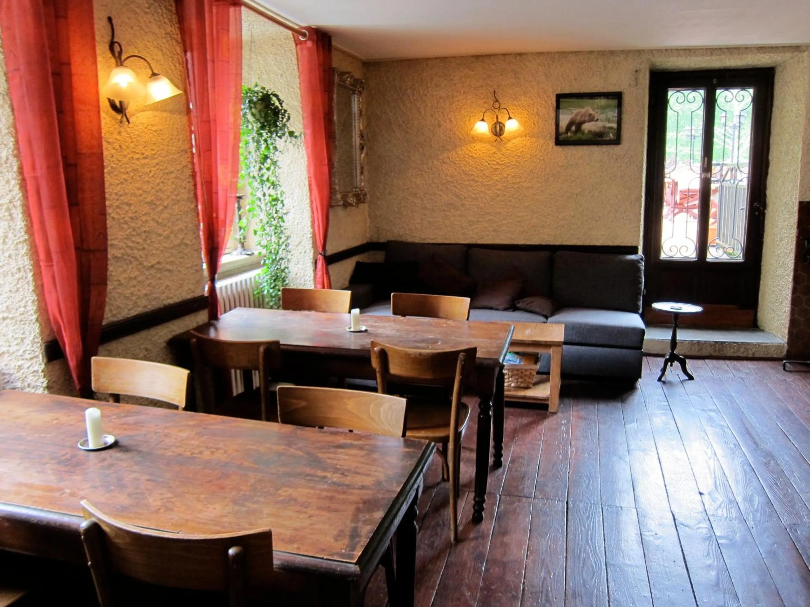 Lobby or reception in Auberge des Deux Rivières