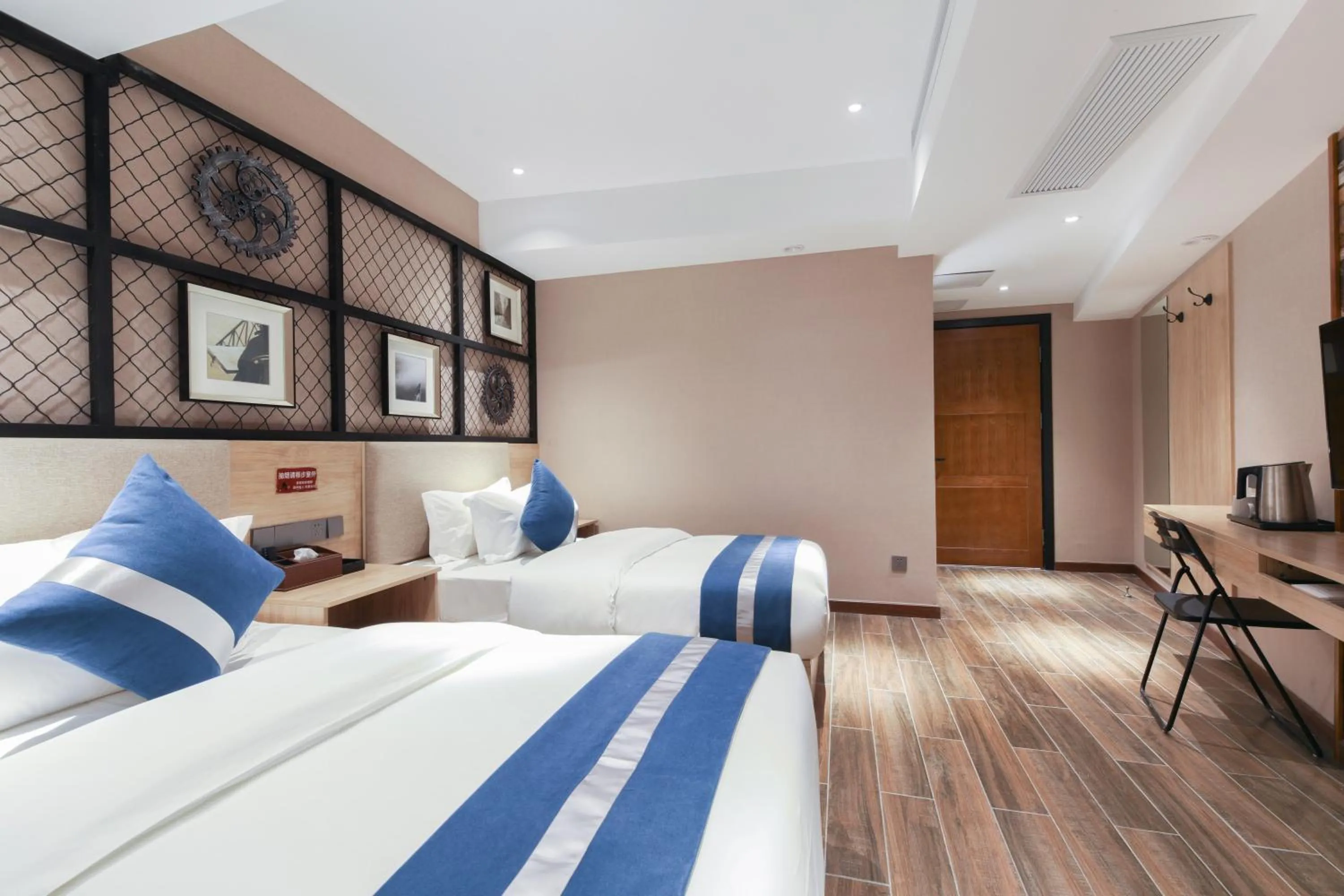 Bed in Zou Qu Ye Travel Hotel