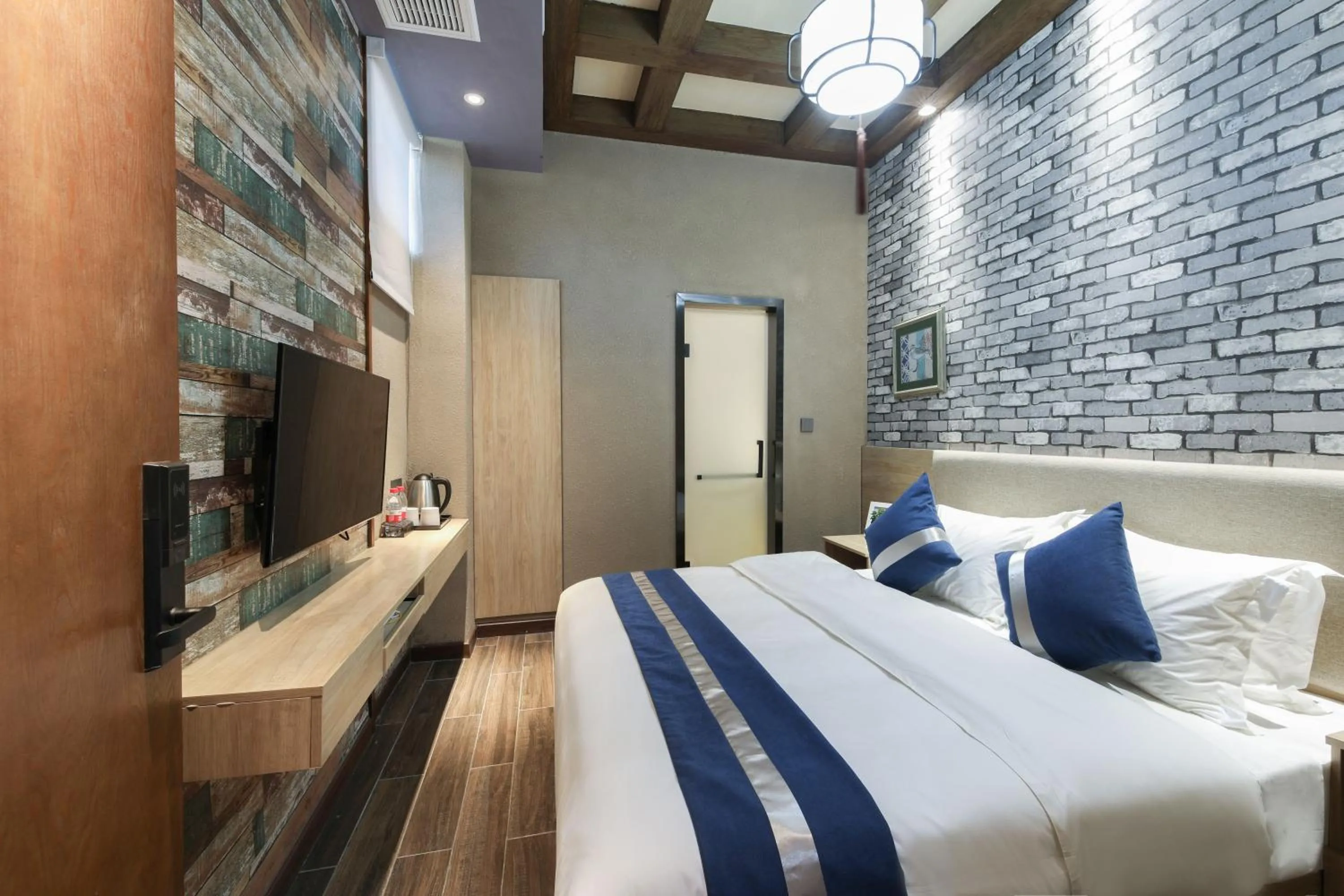 Bed in Zou Qu Ye Travel Hotel