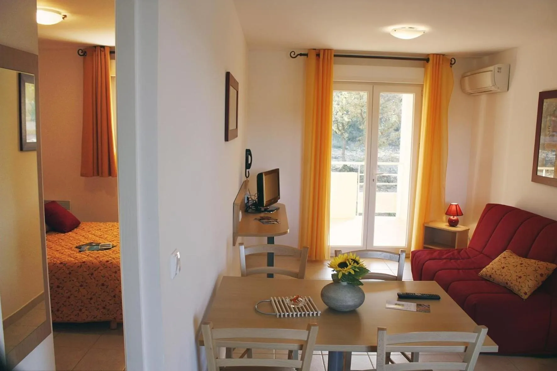 Photo of the whole room in Résidence Côté Sud Peypin