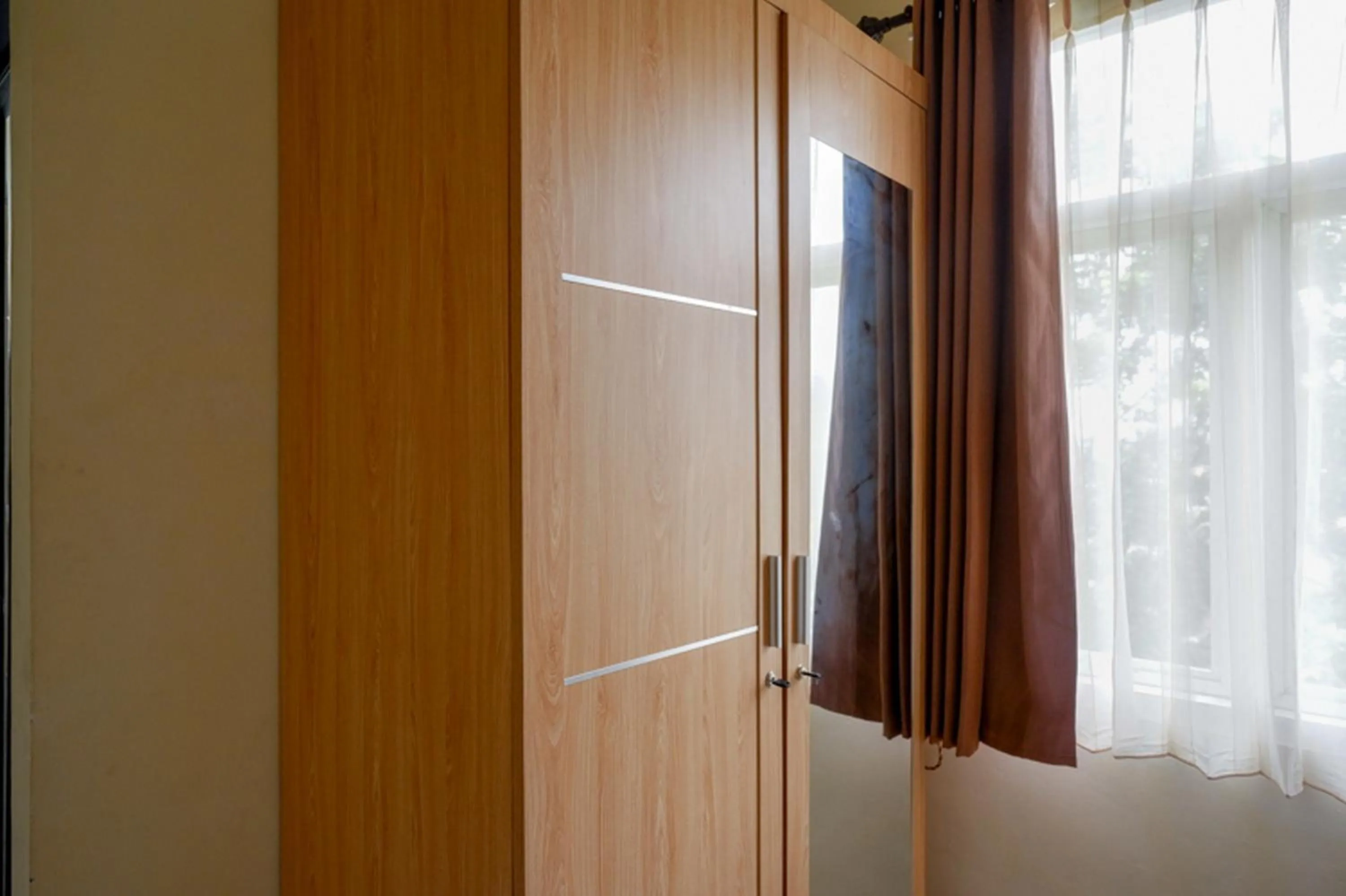 wardrobe in RedDoorz Syariah near Purwosari Train Station