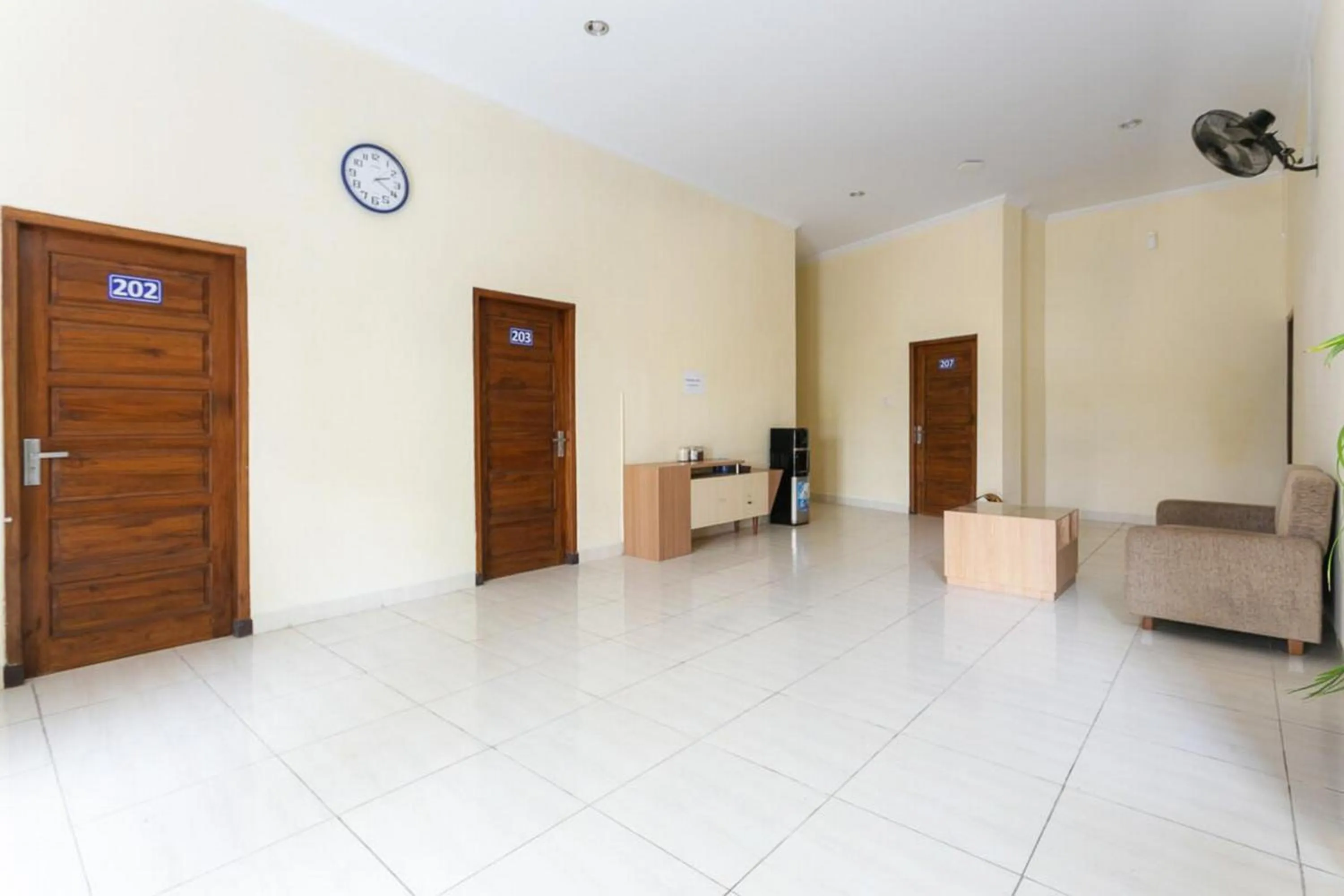 Seating area in RedDoorz Syariah near Purwosari Train Station