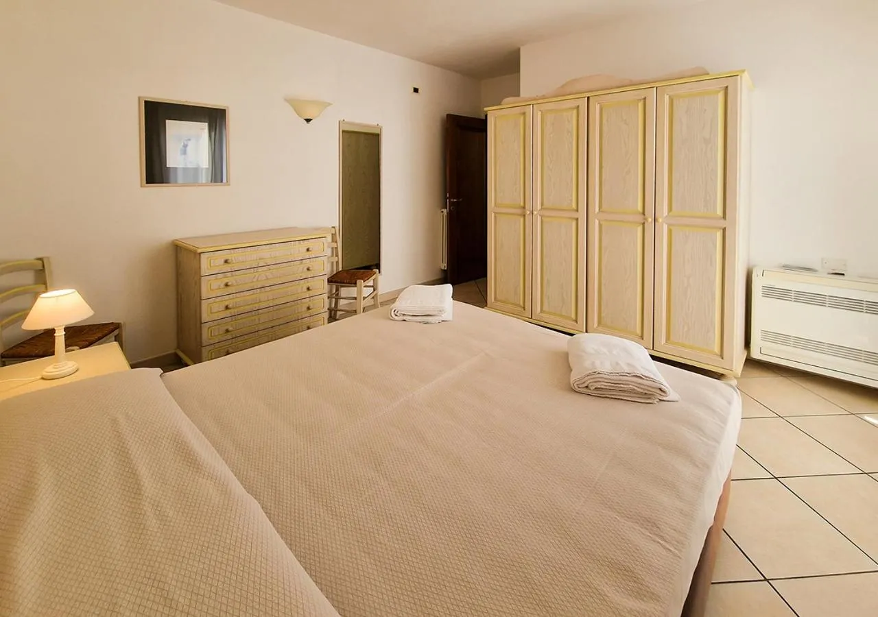 Bedroom, Bed in Leberides