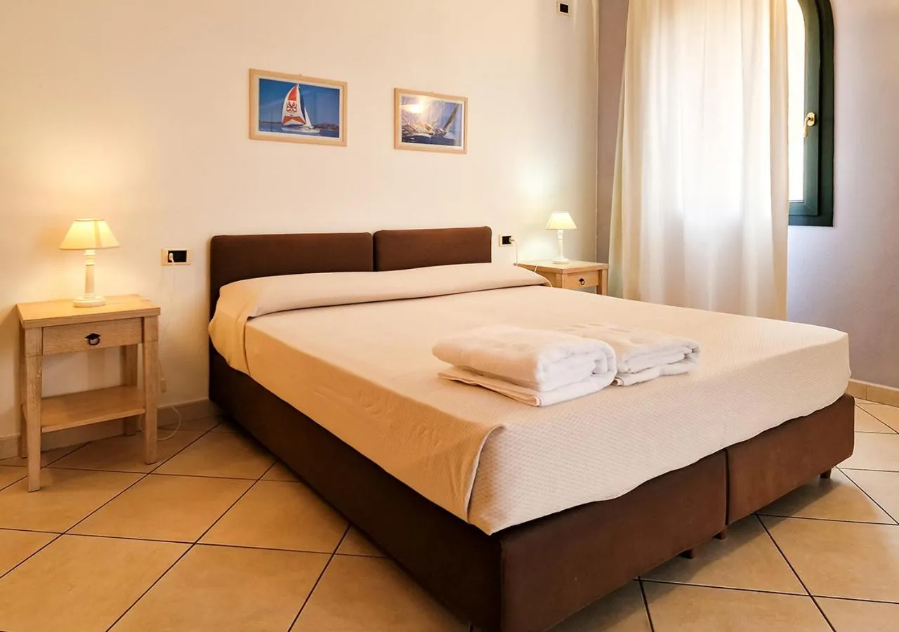 Bedroom, Bed in Leberides