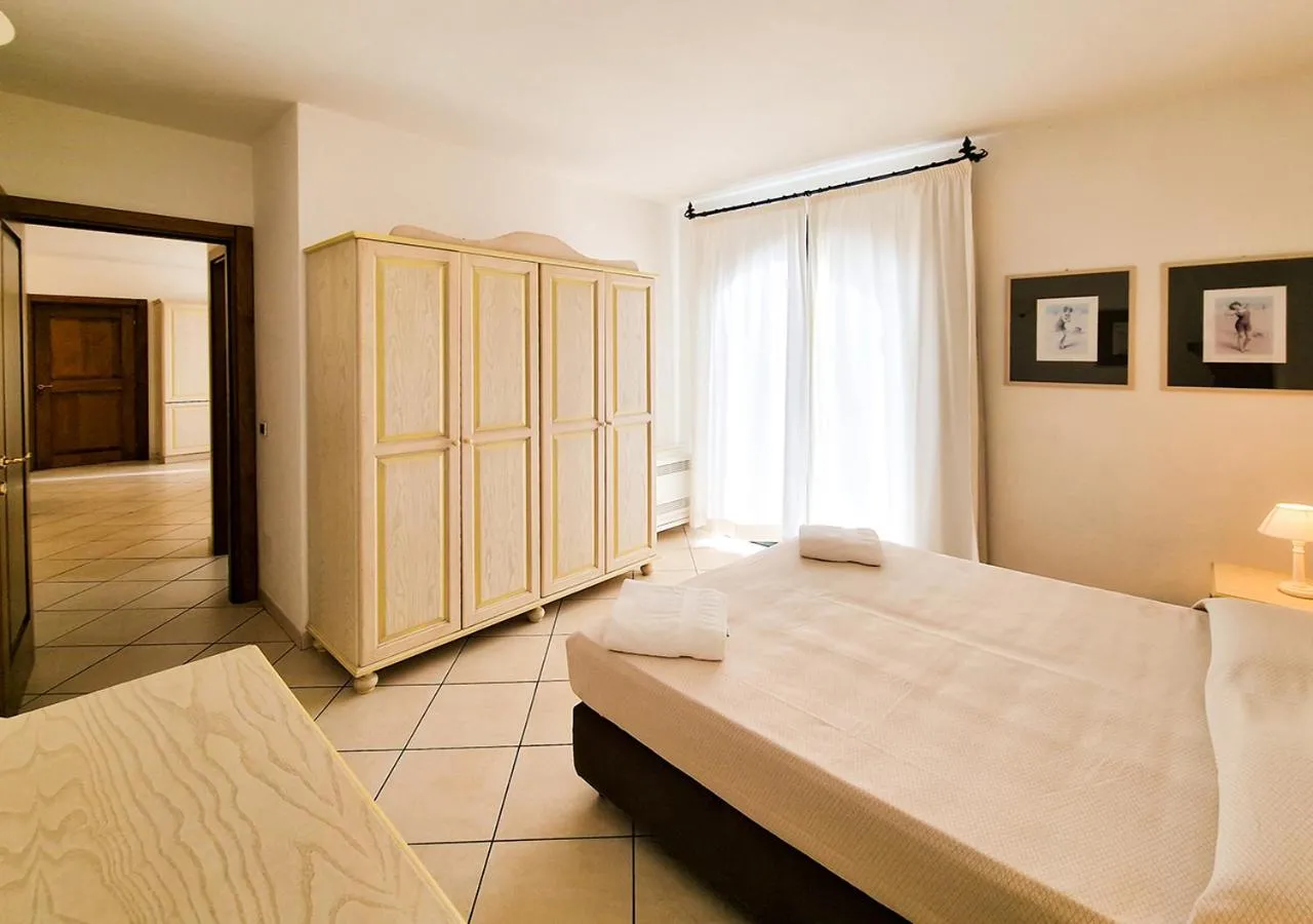 Bedroom, Bed in Leberides