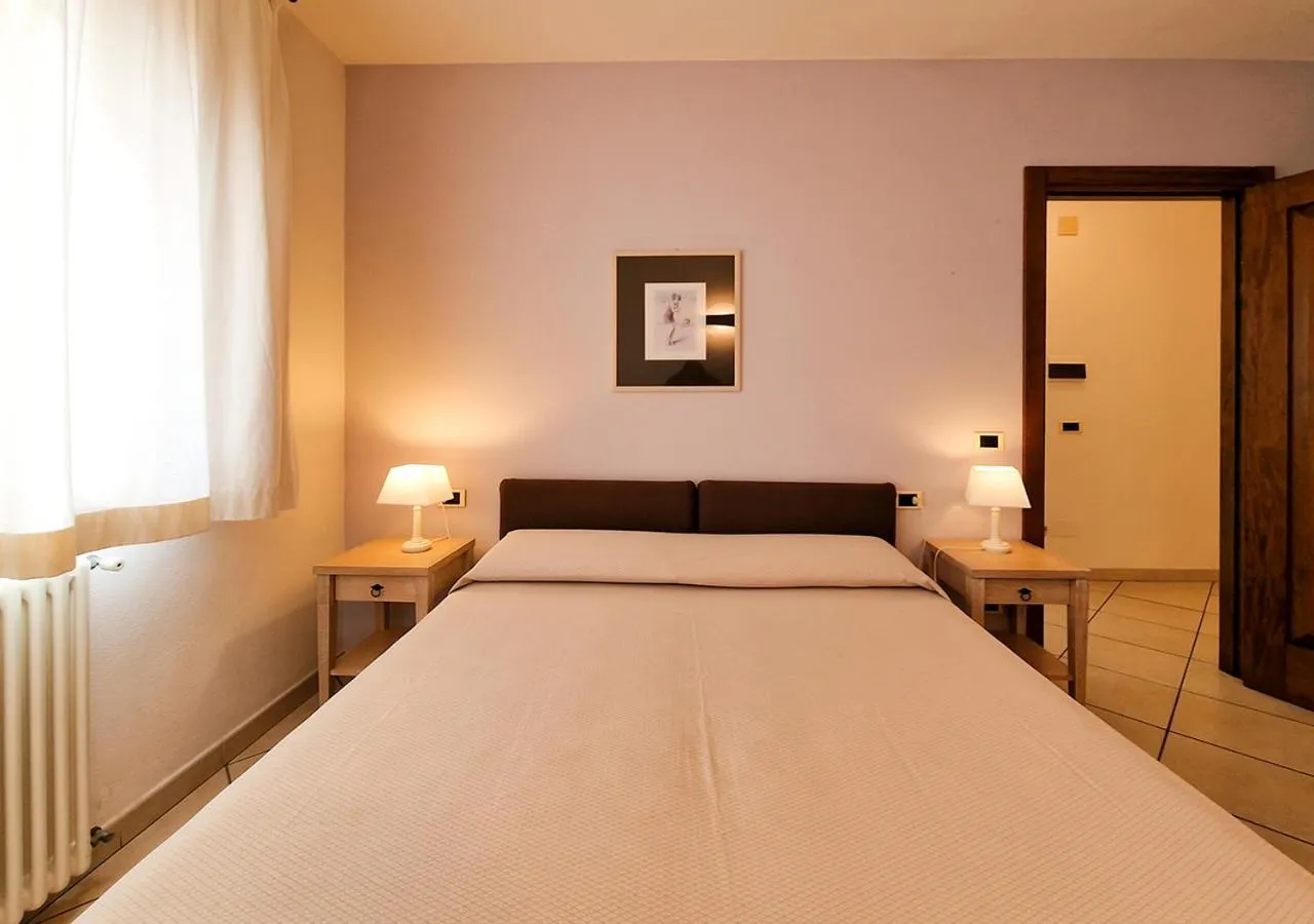 Bedroom, Bed in Leberides