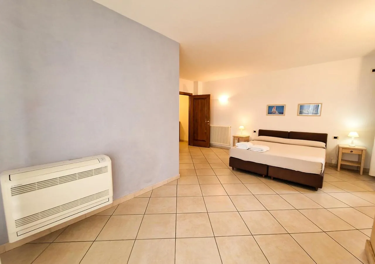 Bedroom, Bed in Leberides