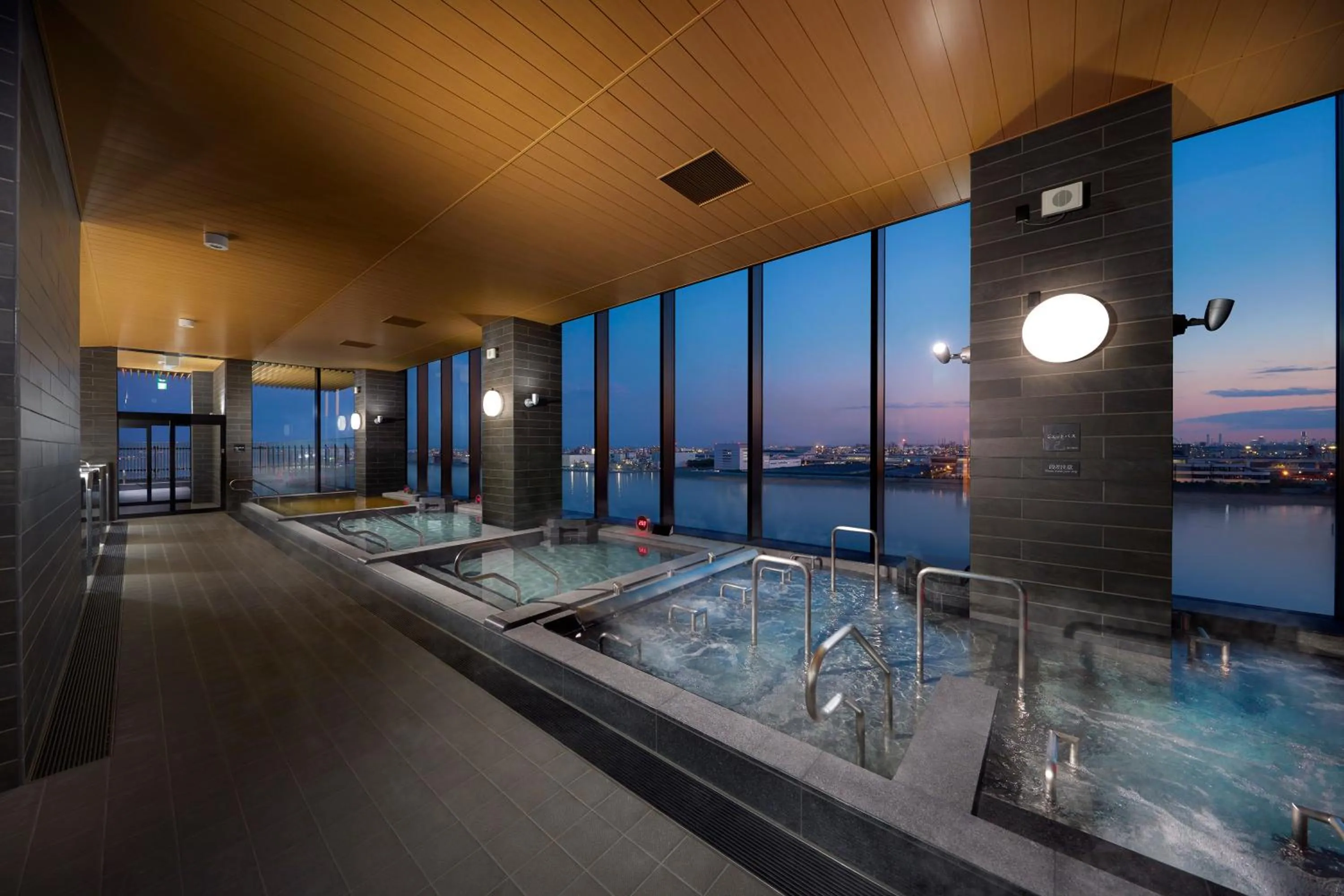Hot Spring Bath in Villa Fontaine Premier Haneda Airport