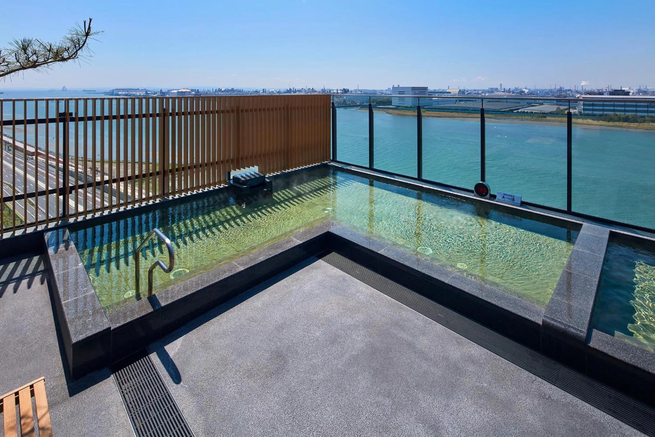 Hot Spring Bath in Villa Fontaine Premier Haneda Airport