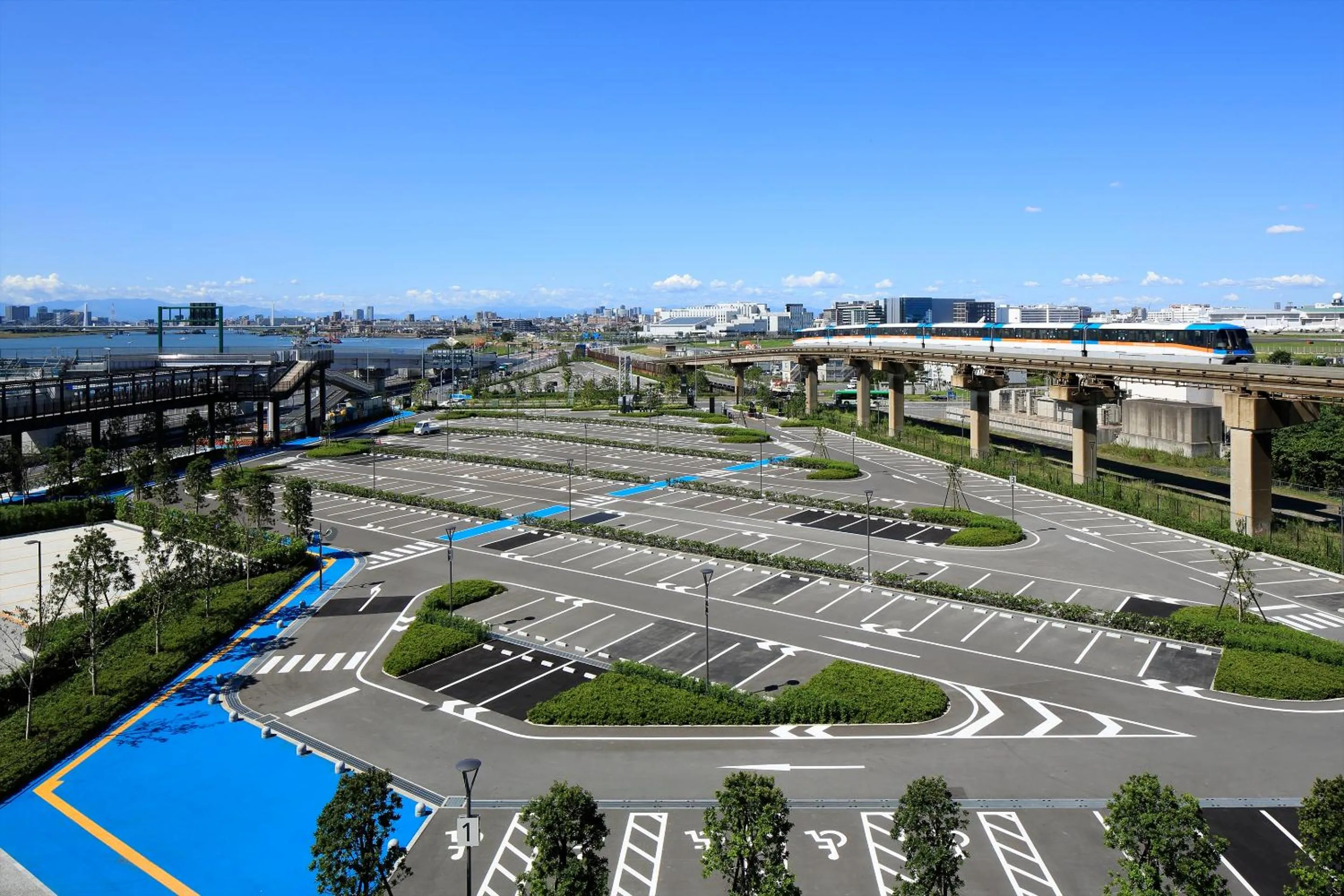 Parking in Villa Fontaine Premier Haneda Airport