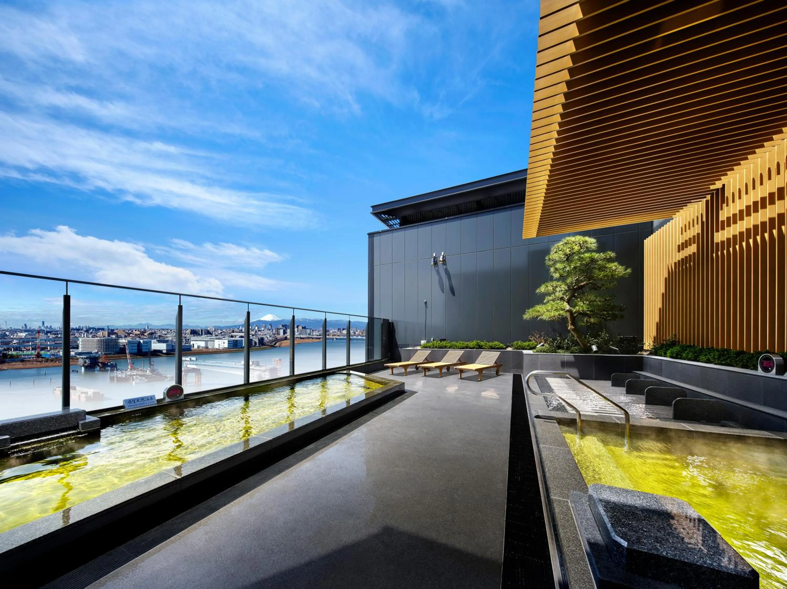 Hot Spring Bath in Villa Fontaine Premier Haneda Airport