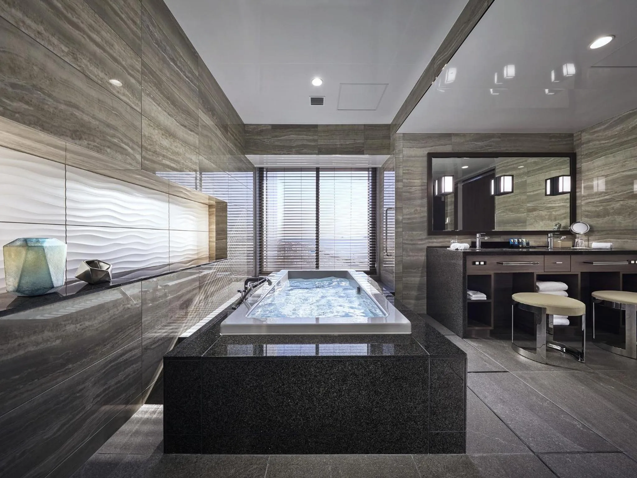 Bathroom, Bed in Villa Fontaine Premier Haneda Airport