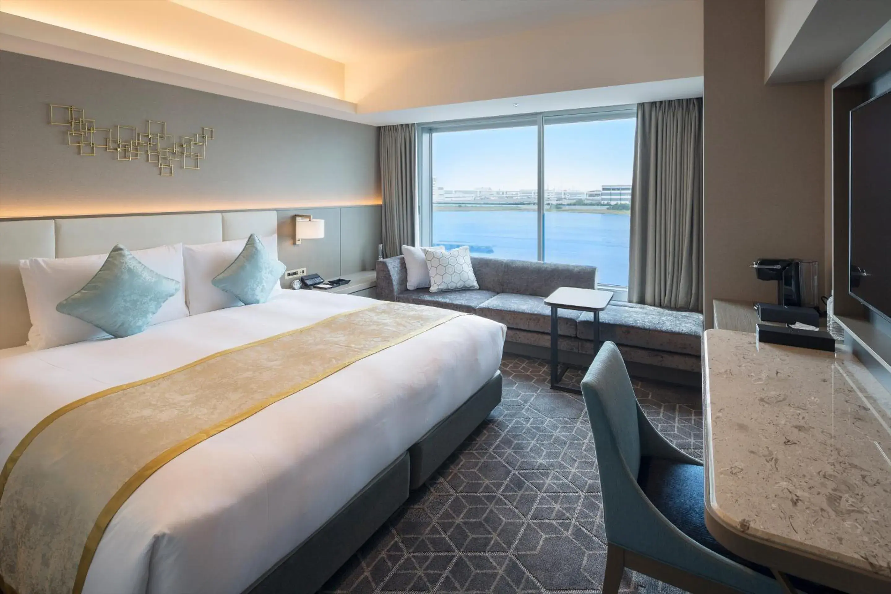 Deluxe King Room with River View - Non-Smoking in Villa Fontaine Premier Haneda Airport Deluxe King Room with River View - Non-Smoking in Villa Fontaine Premier Haneda Airport