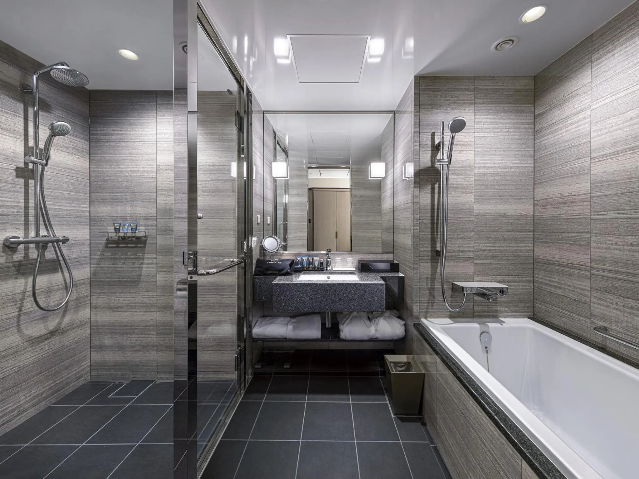 Shower in Villa Fontaine Premier Haneda Airport