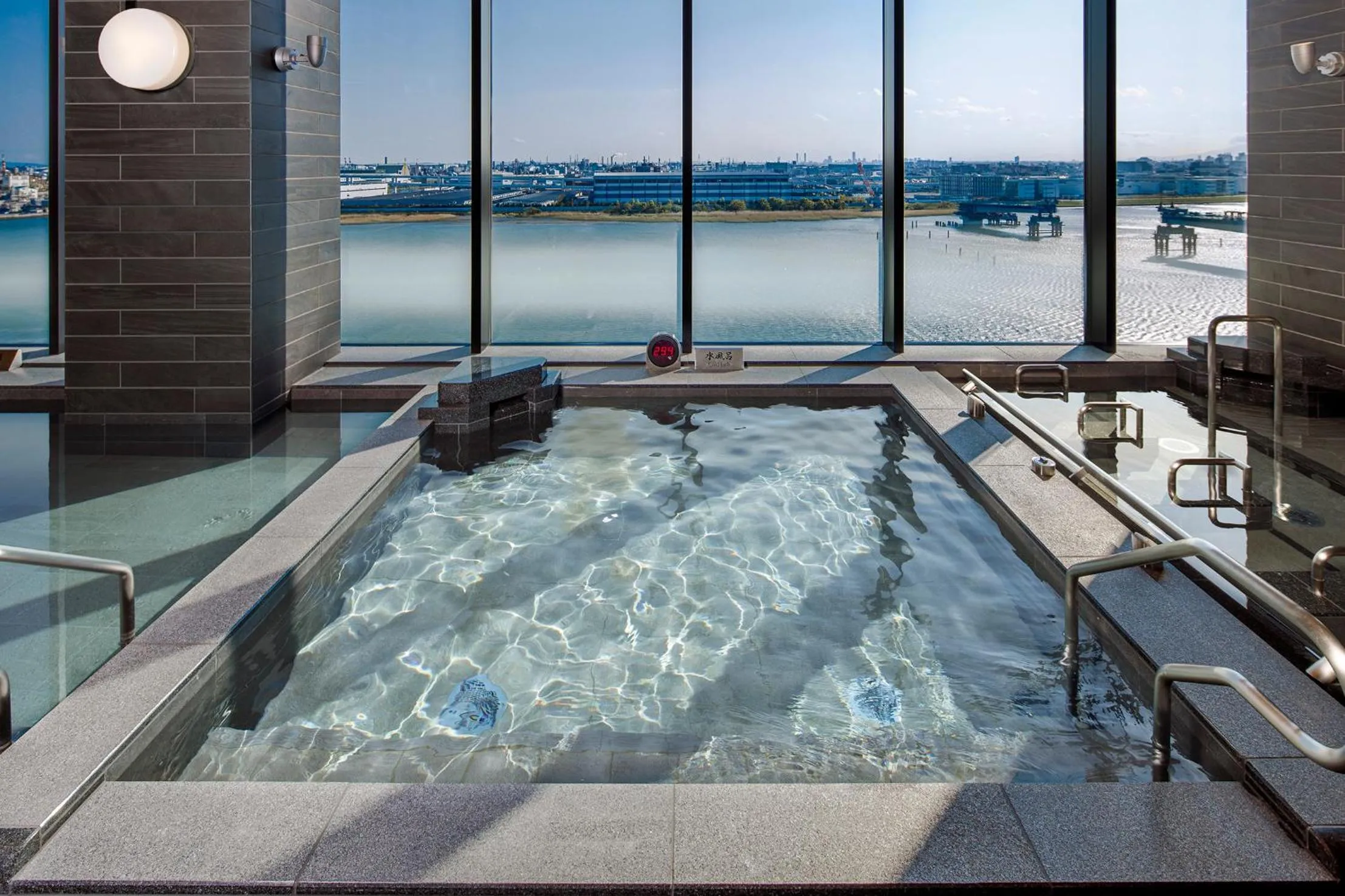 Hot Spring Bath in Villa Fontaine Premier Haneda Airport