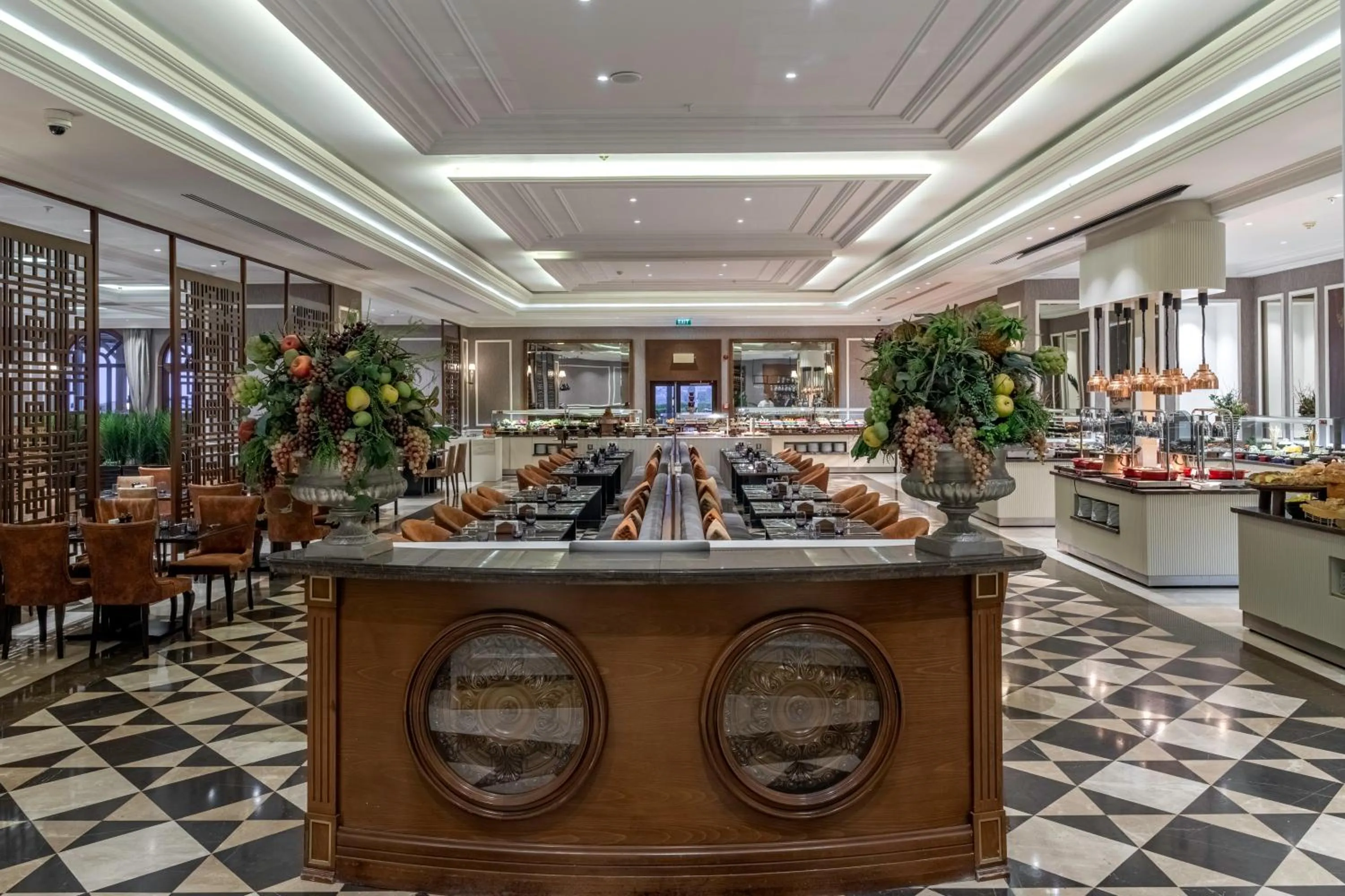 Restaurant/places to eat in Lords Palace Hotel SPA Casino