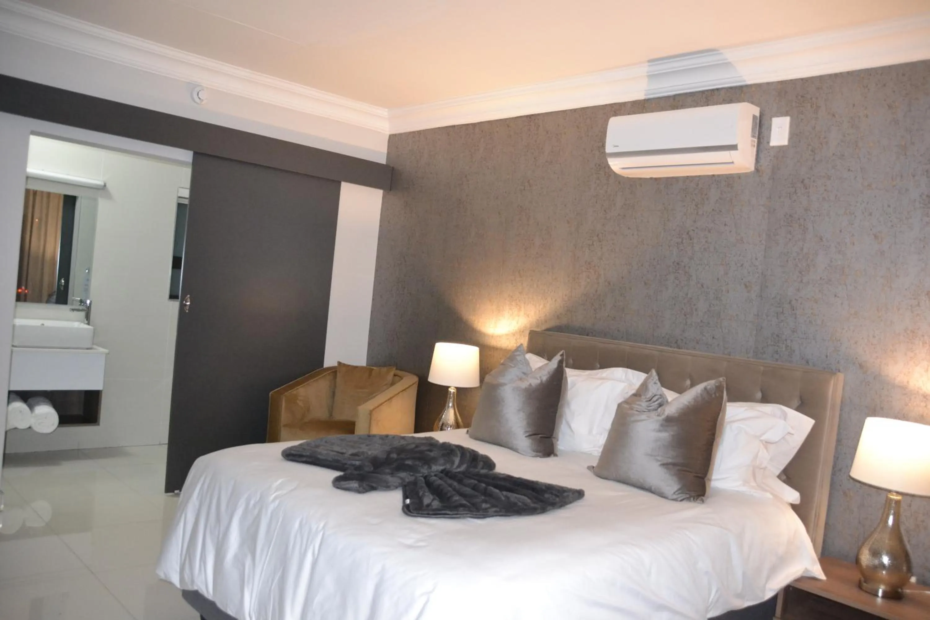 Bed in Prisatt Boutique Hotel