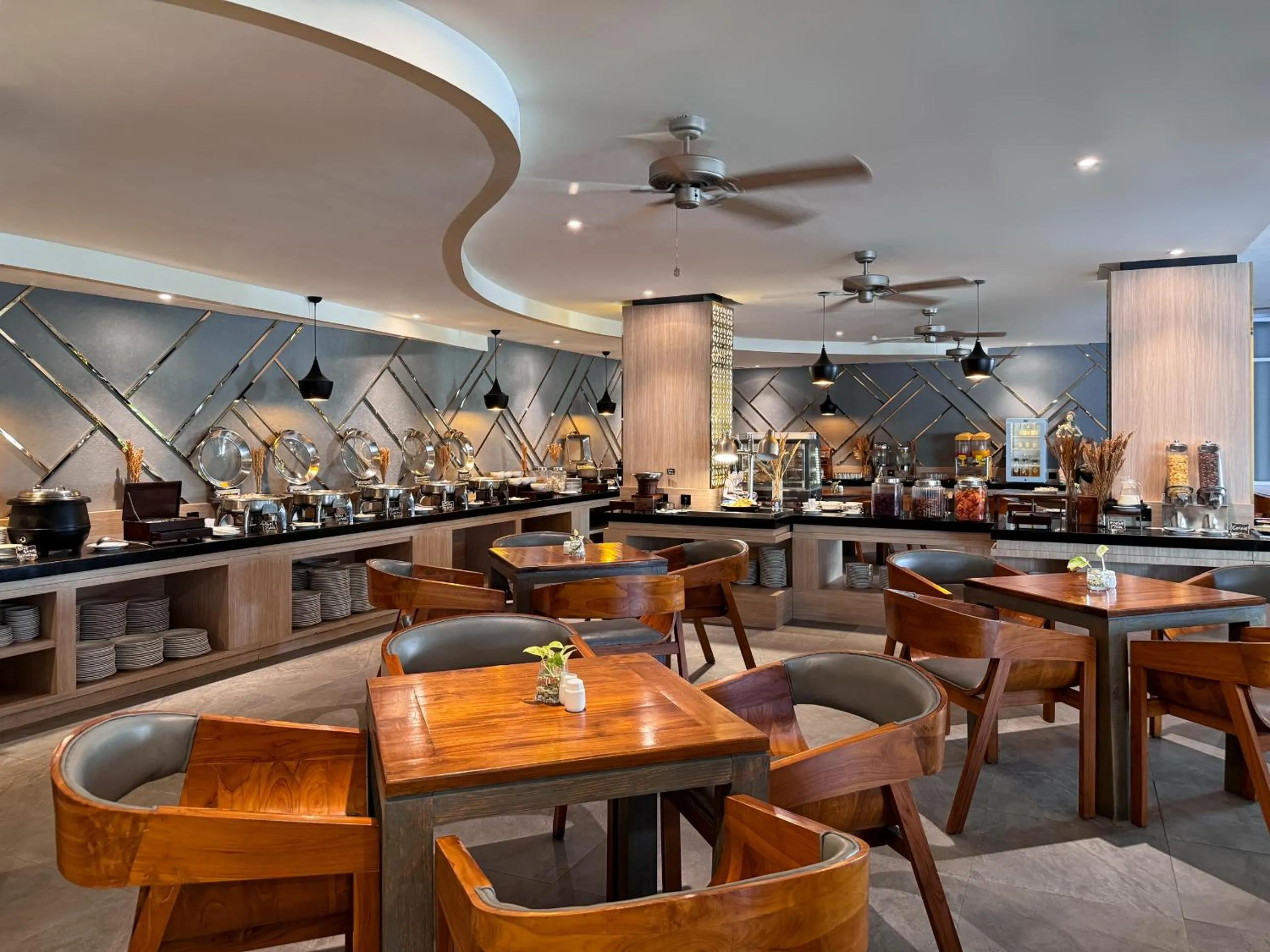 Restaurant/places to eat in Aveon Hotel Yogyakarta by Daphna Management