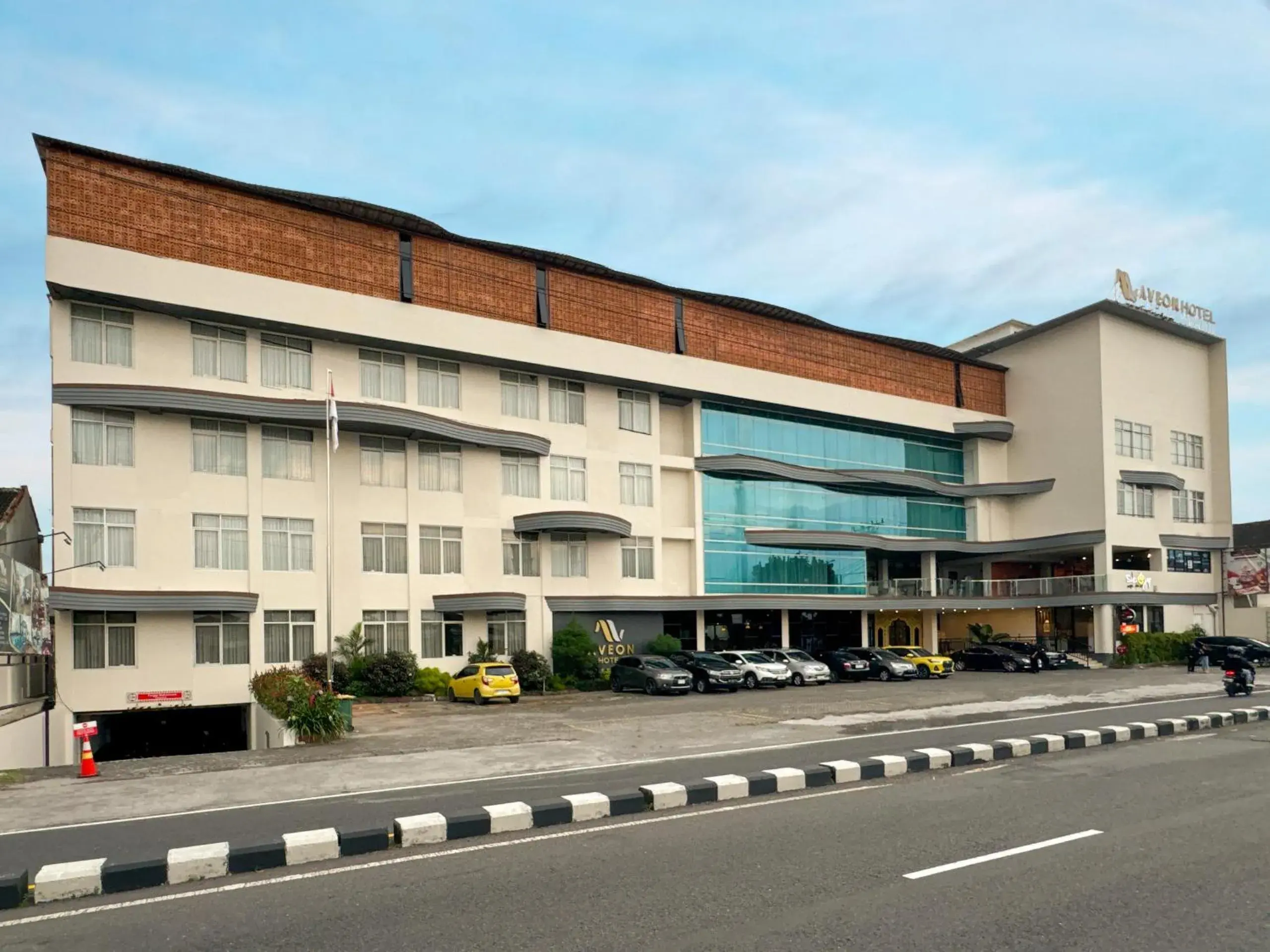 Property building in Aveon Hotel Yogyakarta by Daphna Management Property building in Aveon Hotel Yogyakarta by Daphna Management