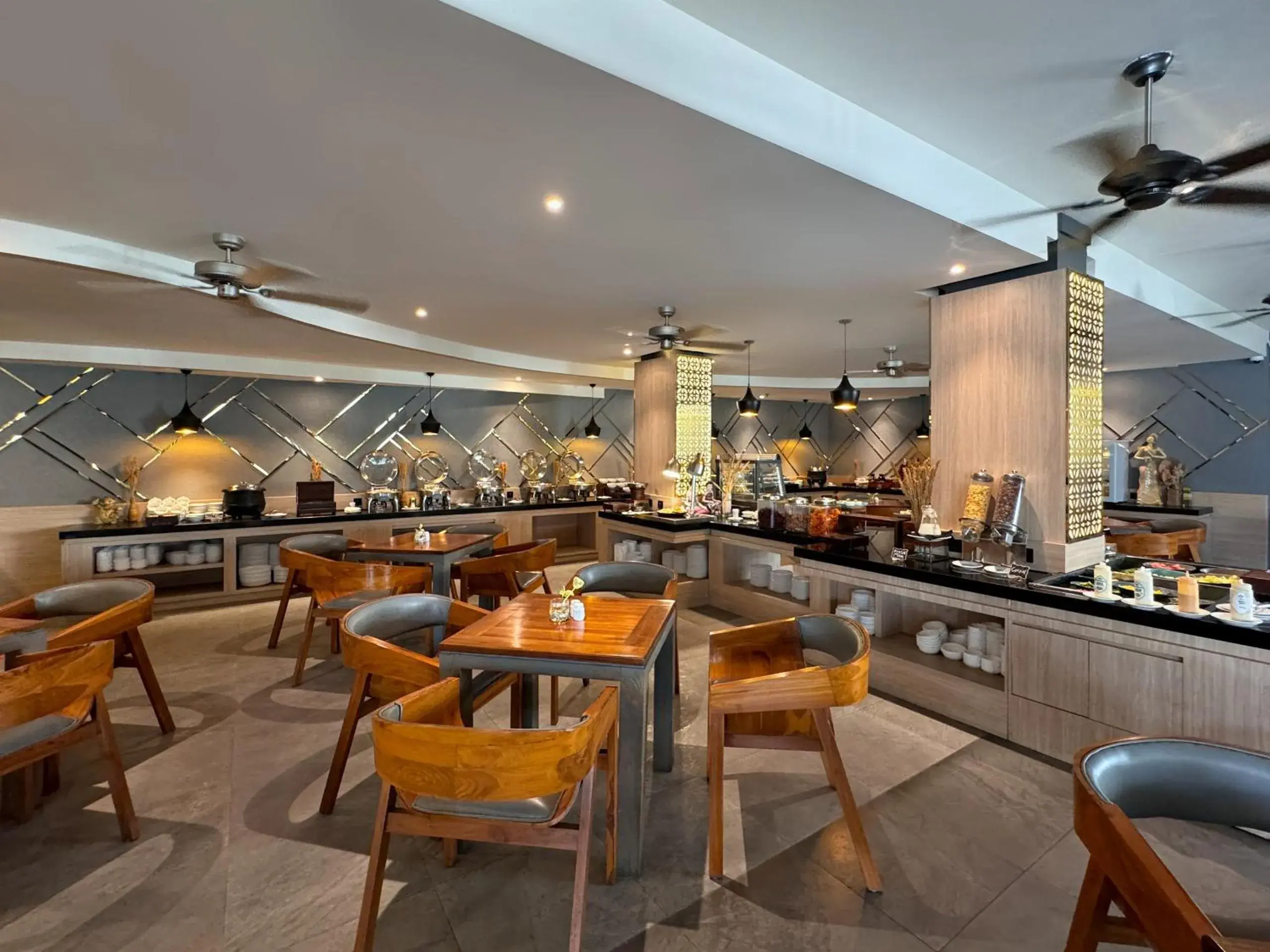 Restaurant/places to eat in Aveon Hotel Yogyakarta by Daphna Management Restaurant/places to eat in Aveon Hotel Yogyakarta by Daphna Management