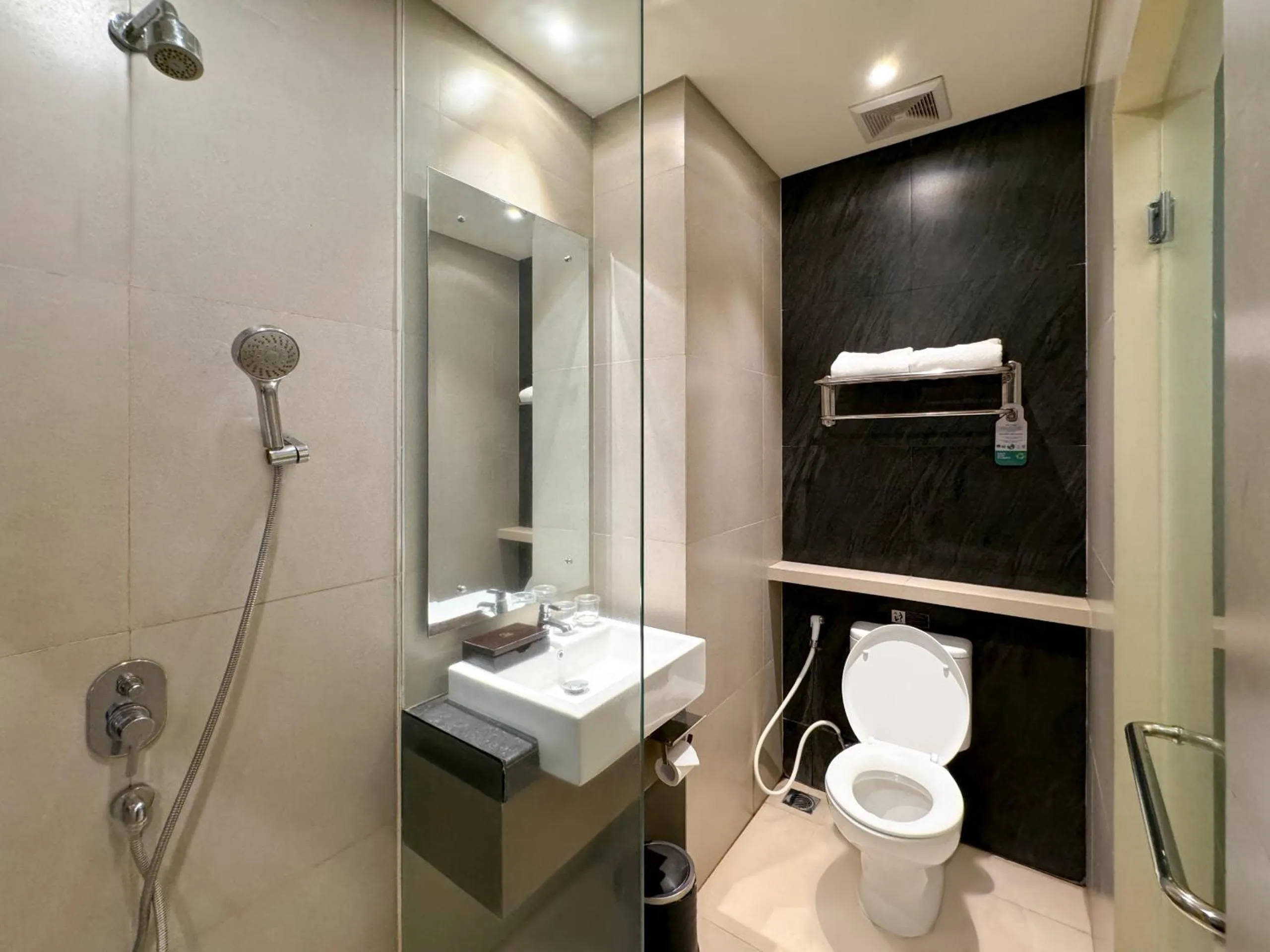 Bathroom in Aveon Hotel Yogyakarta by Daphna Management