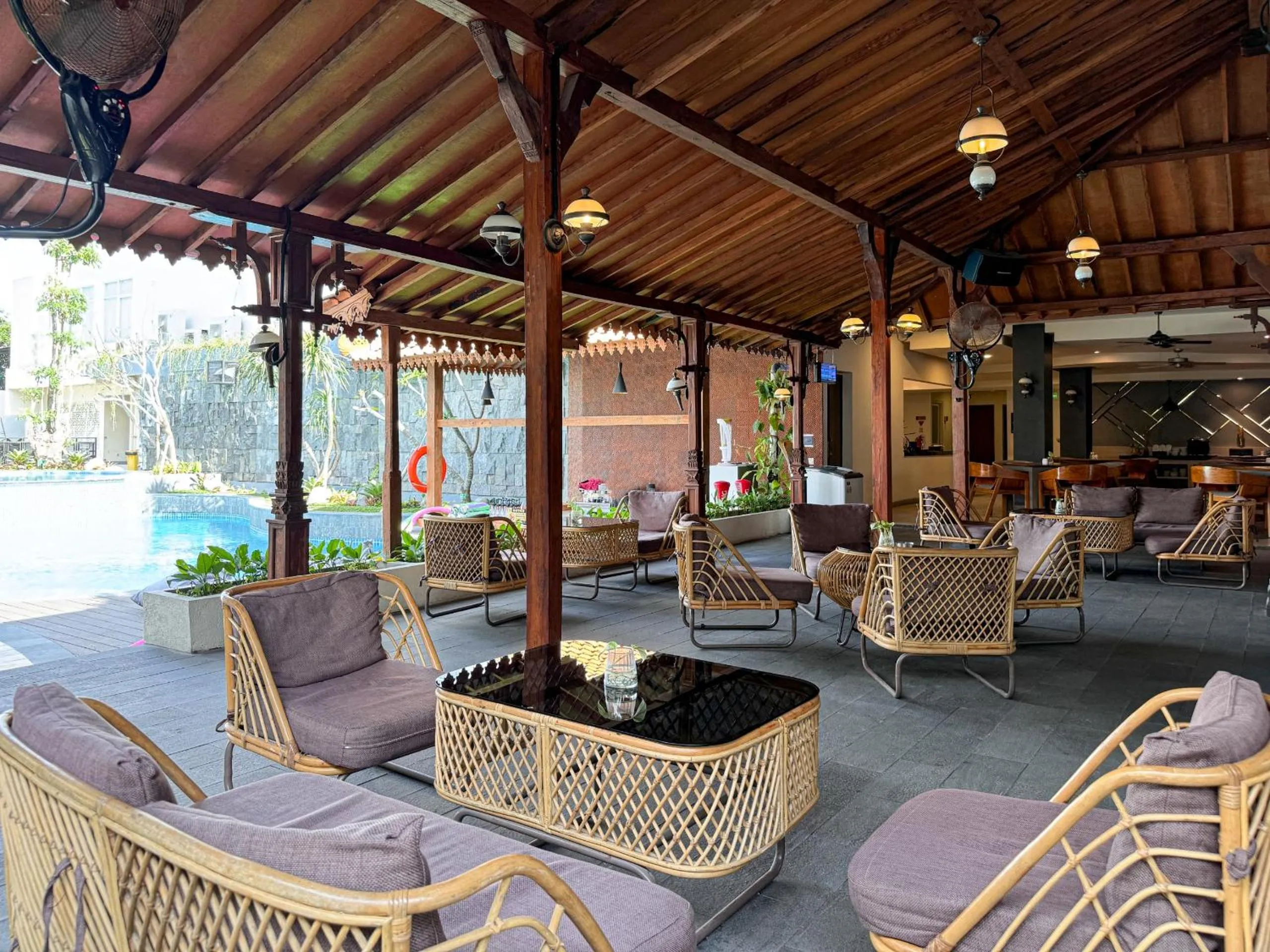 Restaurant/places to eat in Aveon Hotel Yogyakarta by Daphna Management