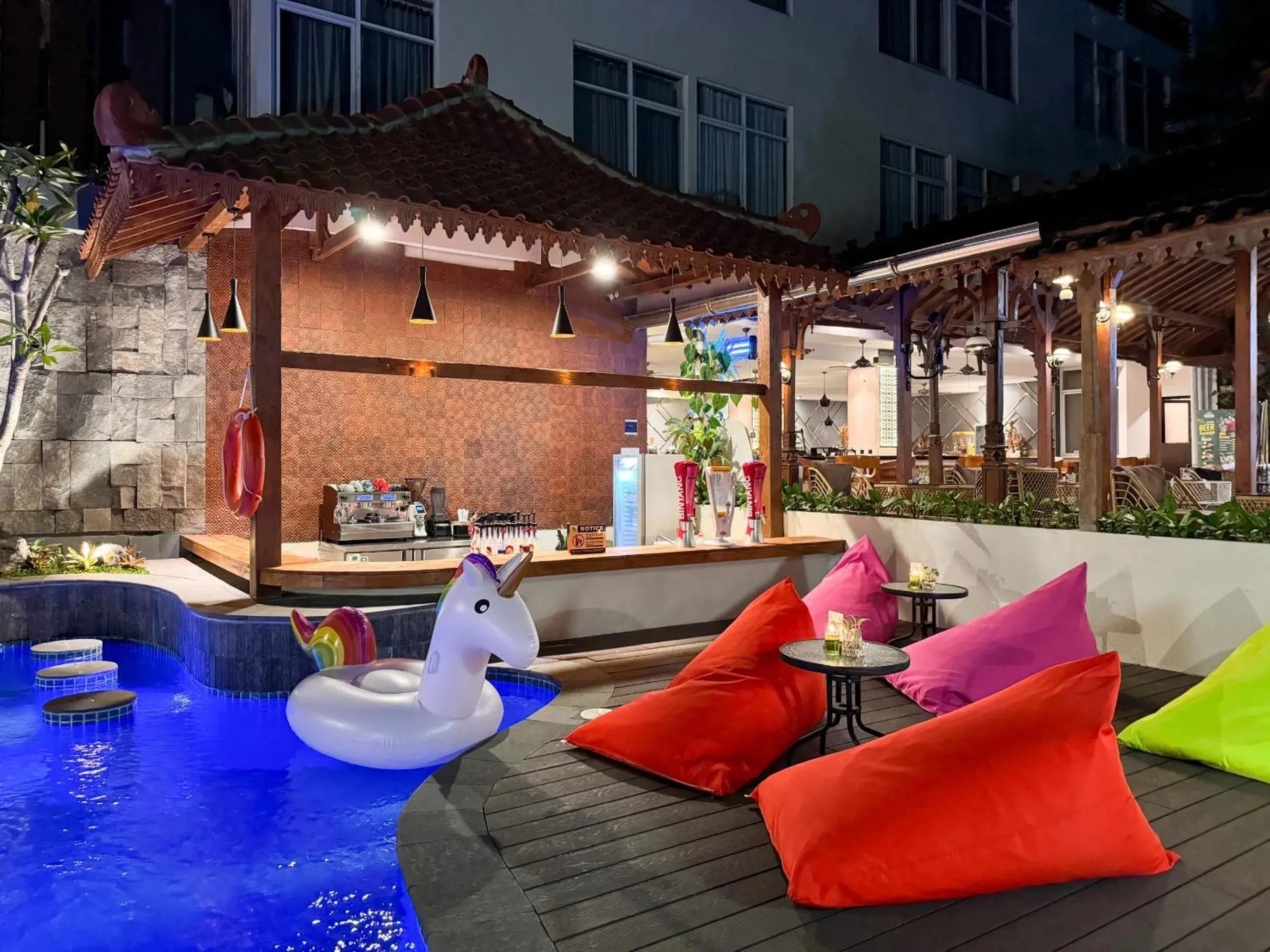 Lounge or bar in Aveon Hotel Yogyakarta by Daphna Management Lounge or bar in Aveon Hotel Yogyakarta by Daphna Management