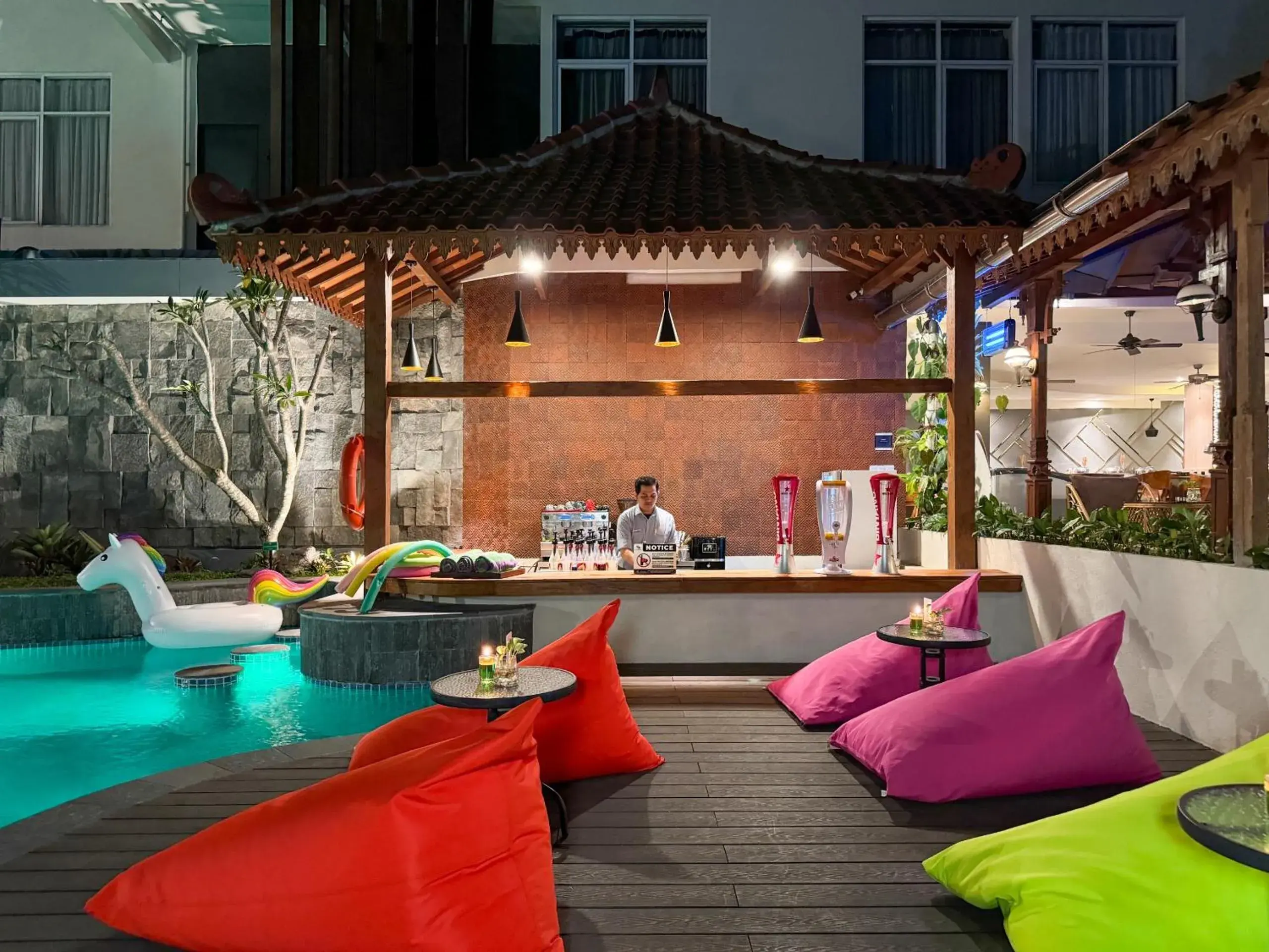 Swimming pool in Aveon Hotel Yogyakarta by Daphna Management Swimming pool in Aveon Hotel Yogyakarta by Daphna Management