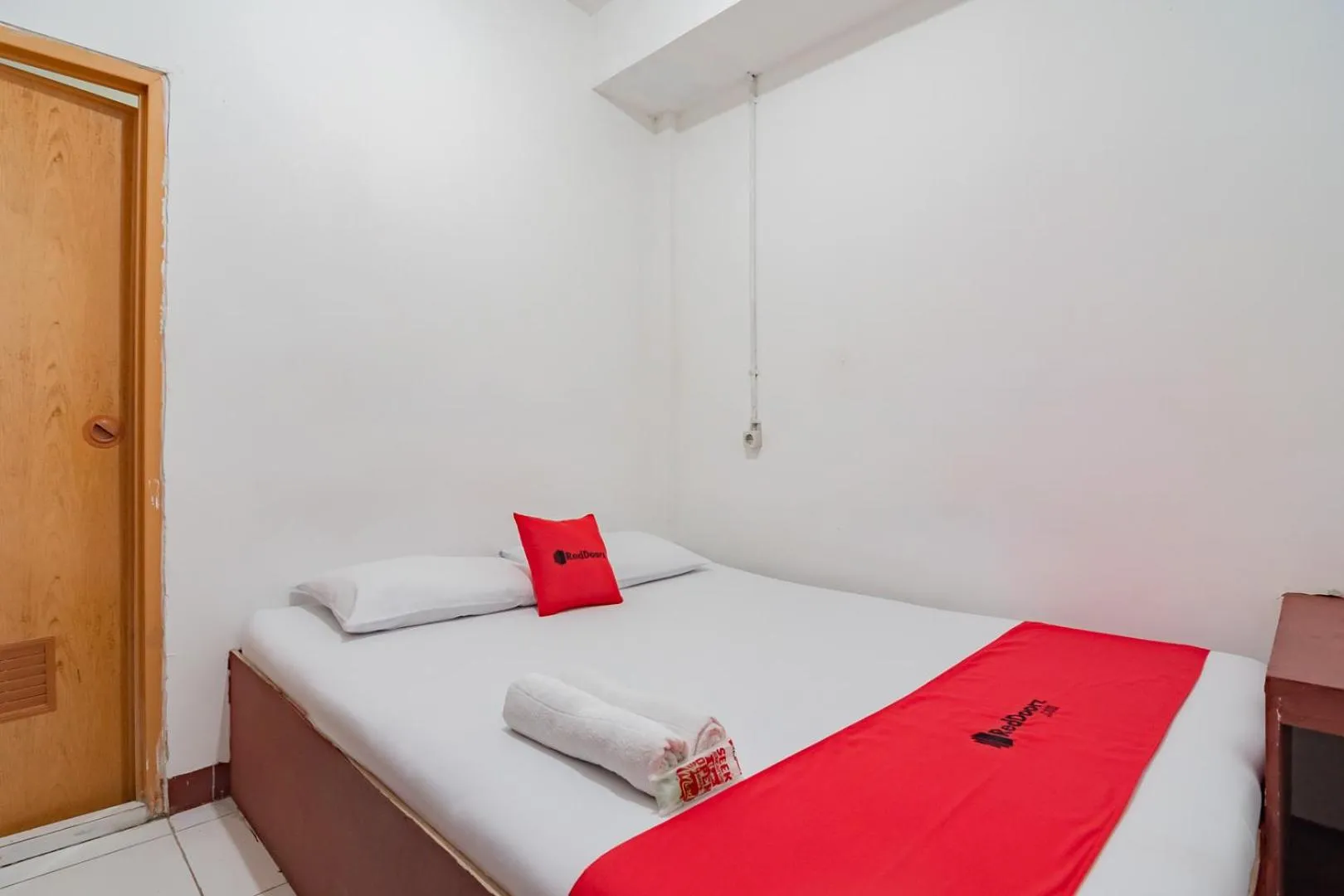 Bed in RedDoorz near Riau Junction Mall 2