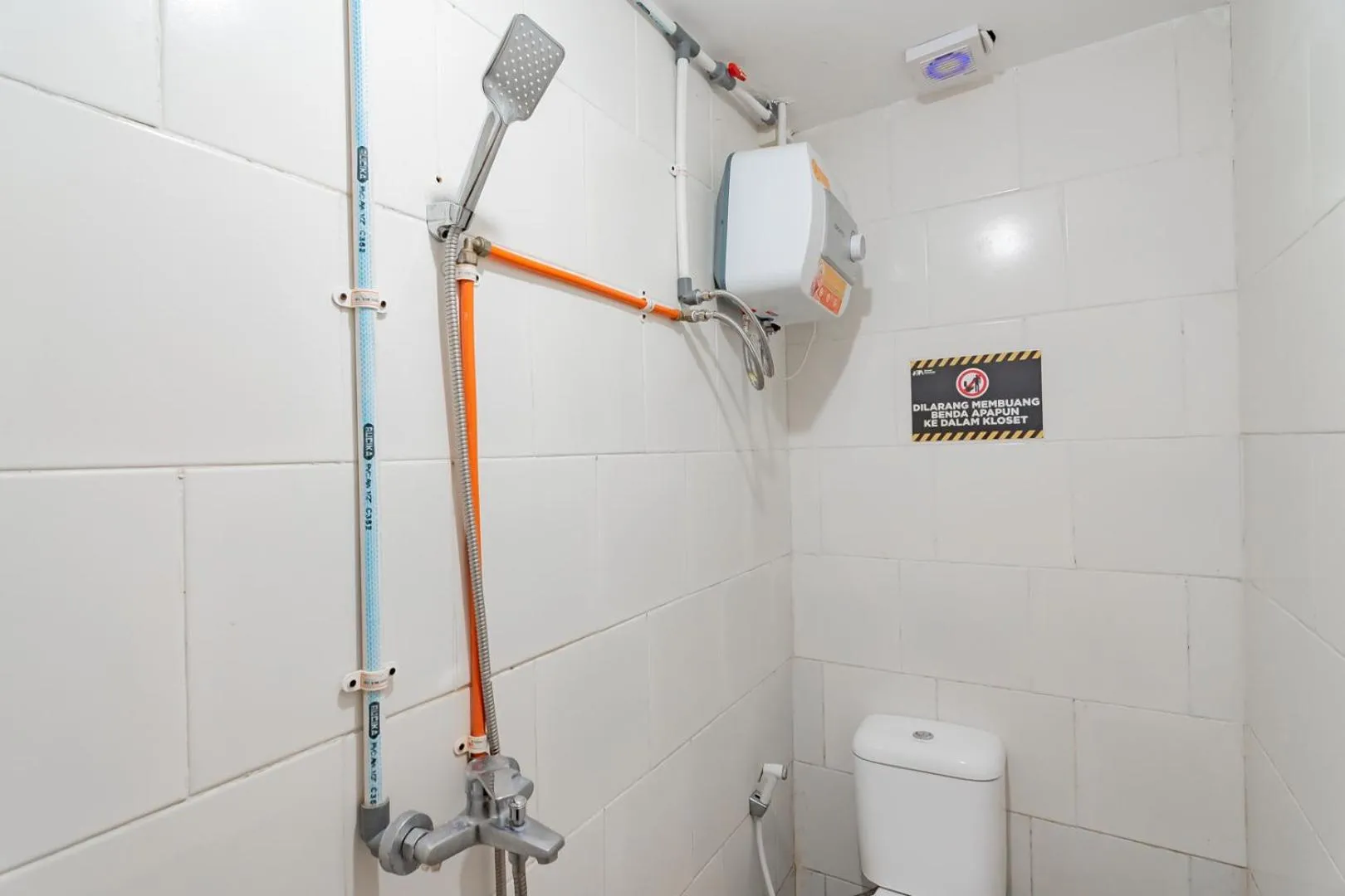 RedDoorz near Riau Junction Mall 2