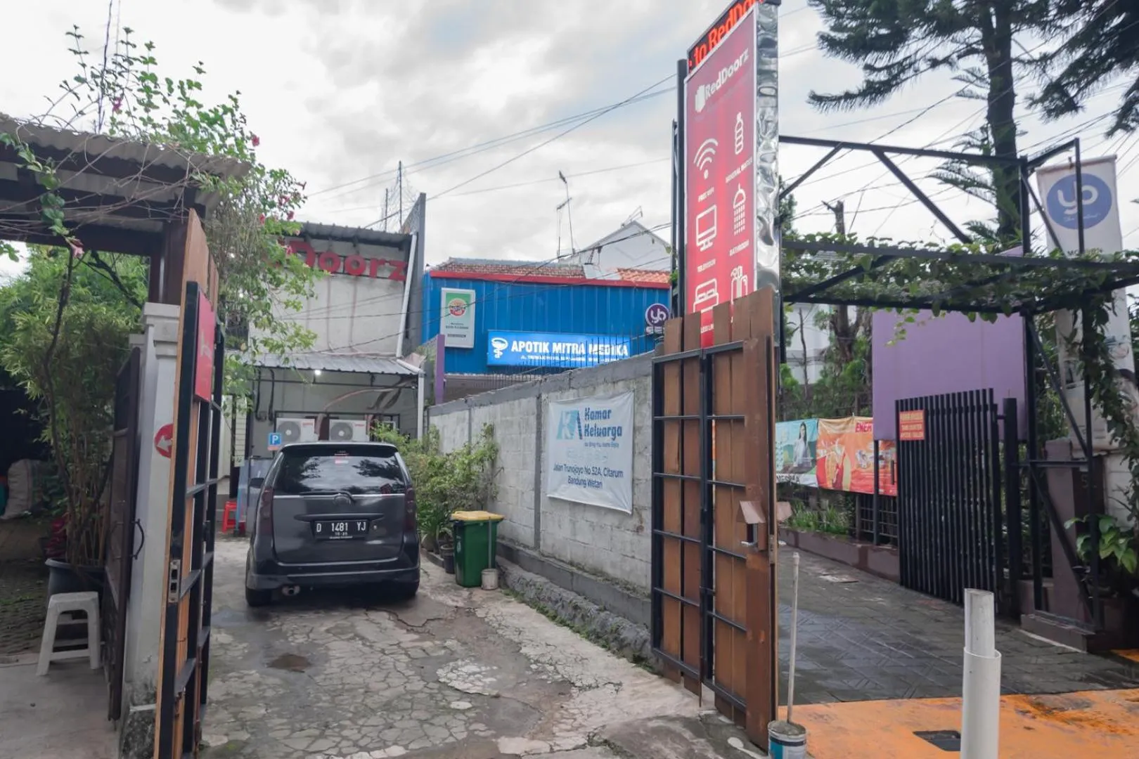 RedDoorz near Riau Junction Mall 2