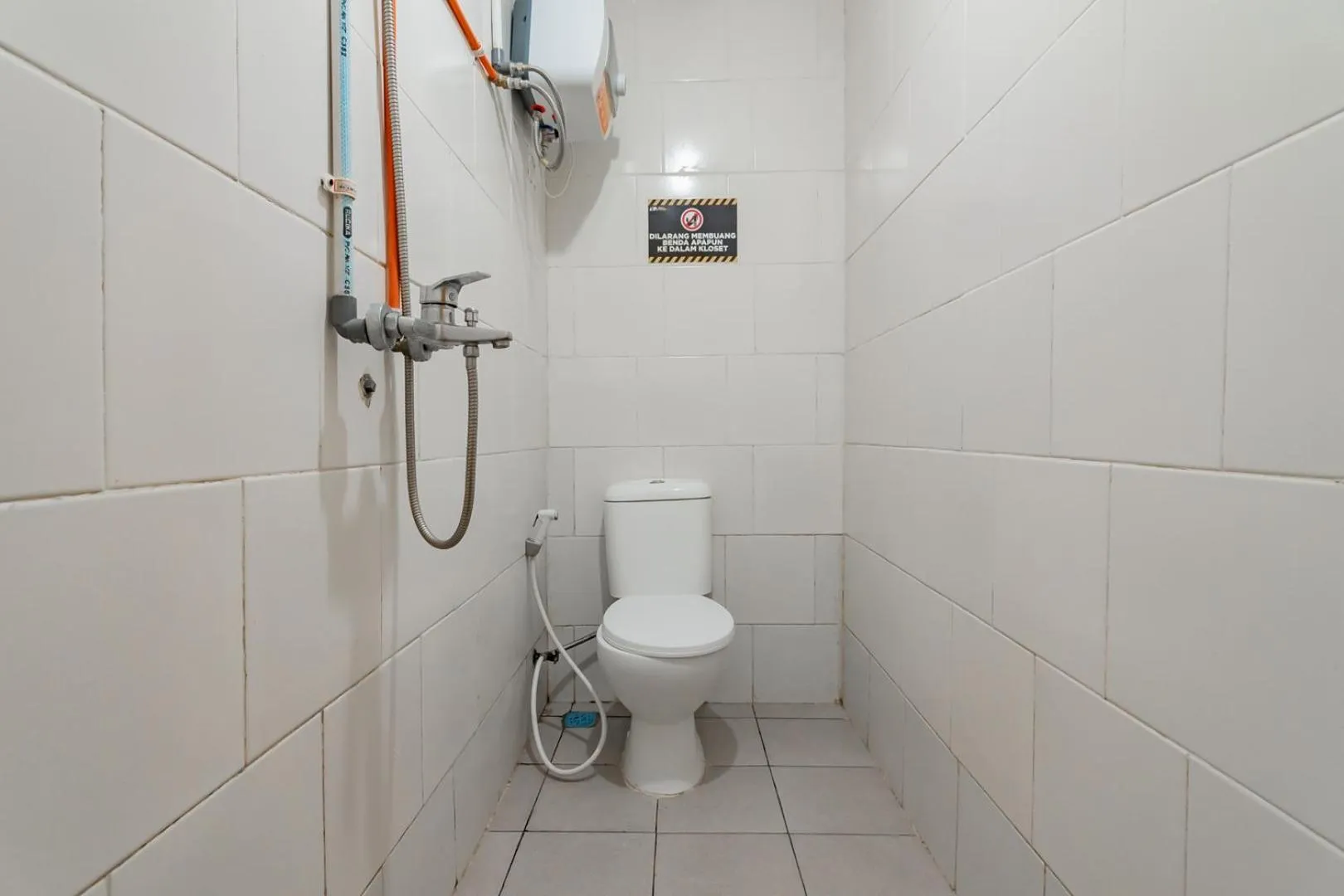 RedDoorz near Riau Junction Mall 2