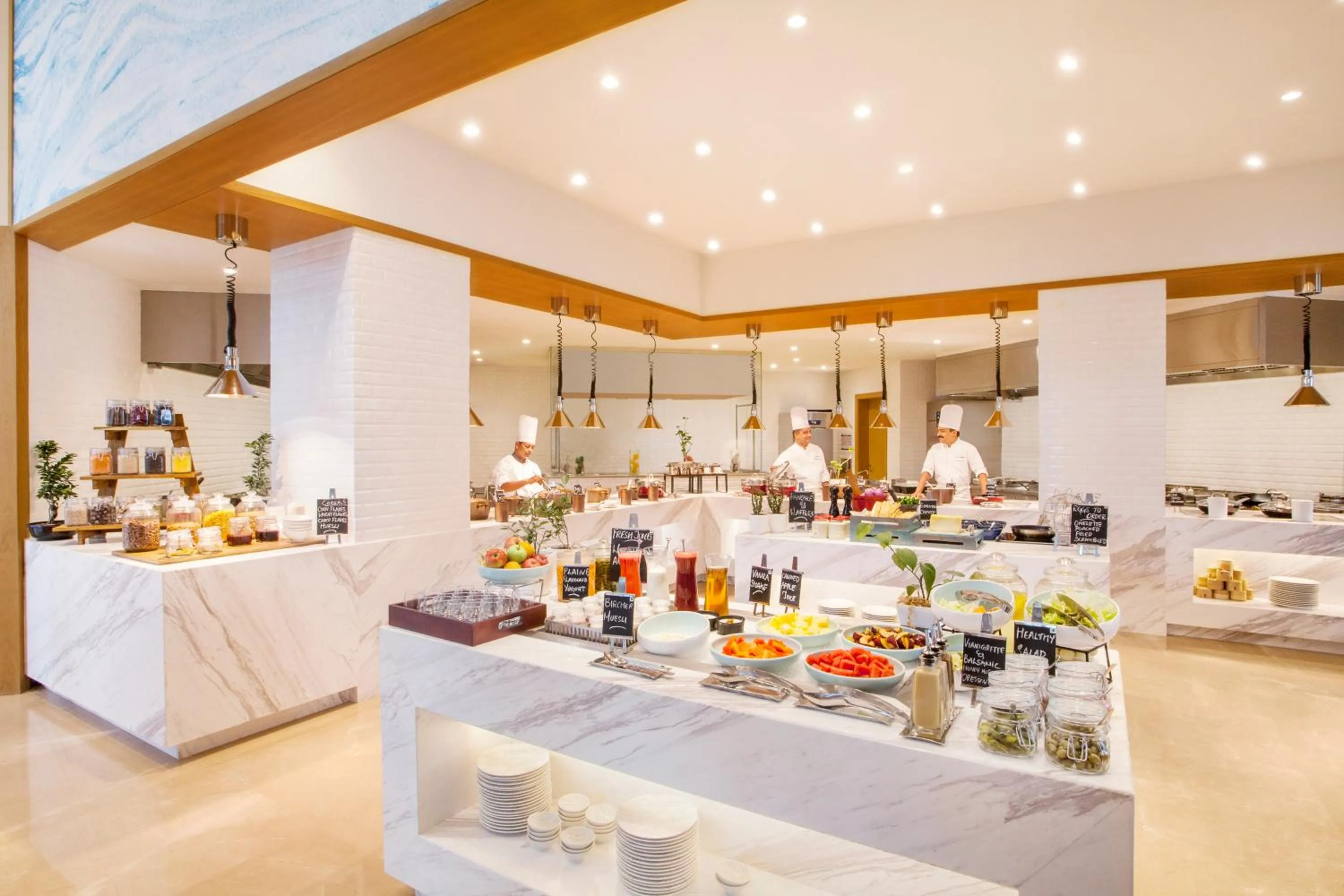 Restaurant/places to eat in Hyatt Regency Thrissur