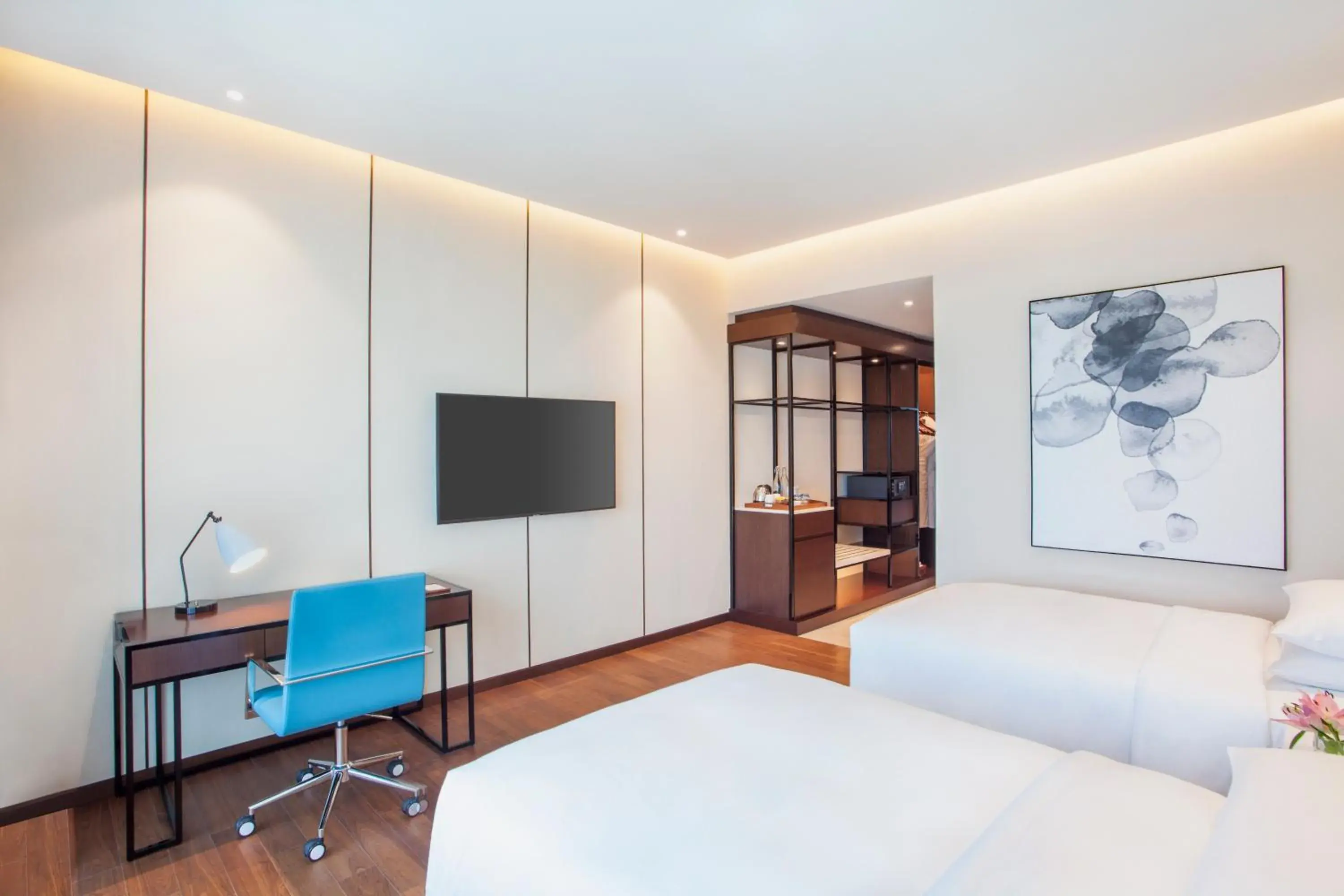 TV and multimedia, Bed in Hyatt Regency Thrissur TV and multimedia, Bed in Hyatt Regency Thrissur