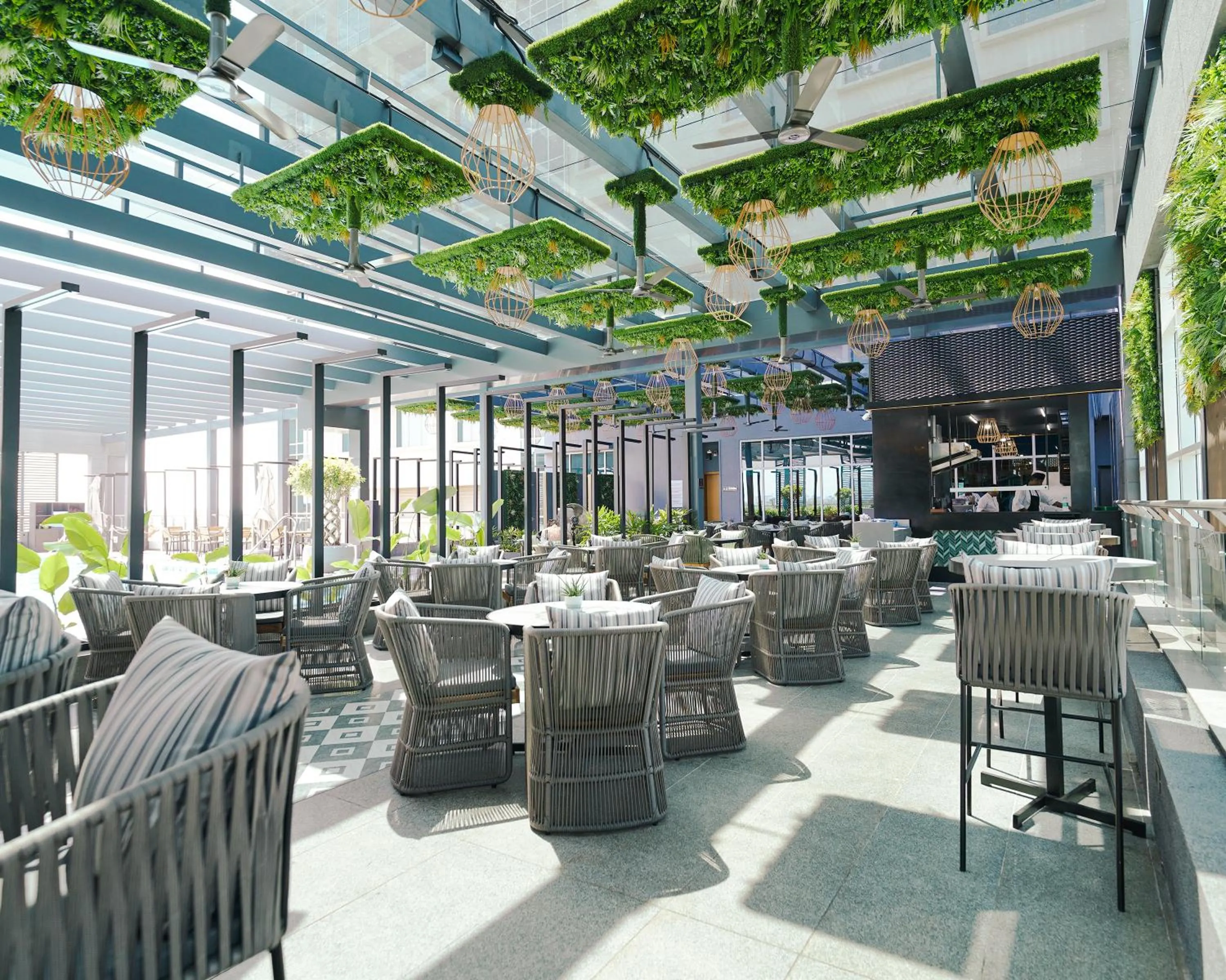 Restaurant/places to eat in Hyatt Regency Thrissur