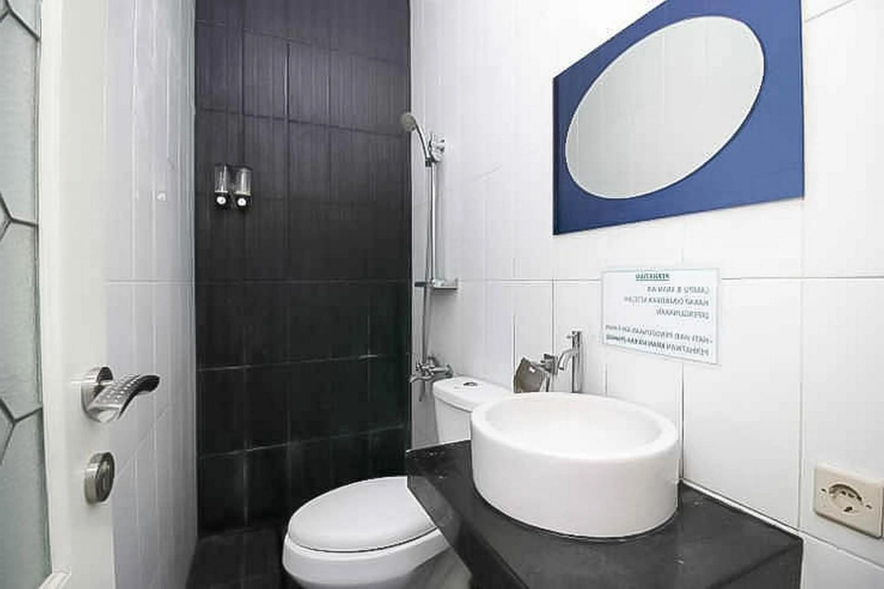 RedDoorz Near Stasiun Lawang