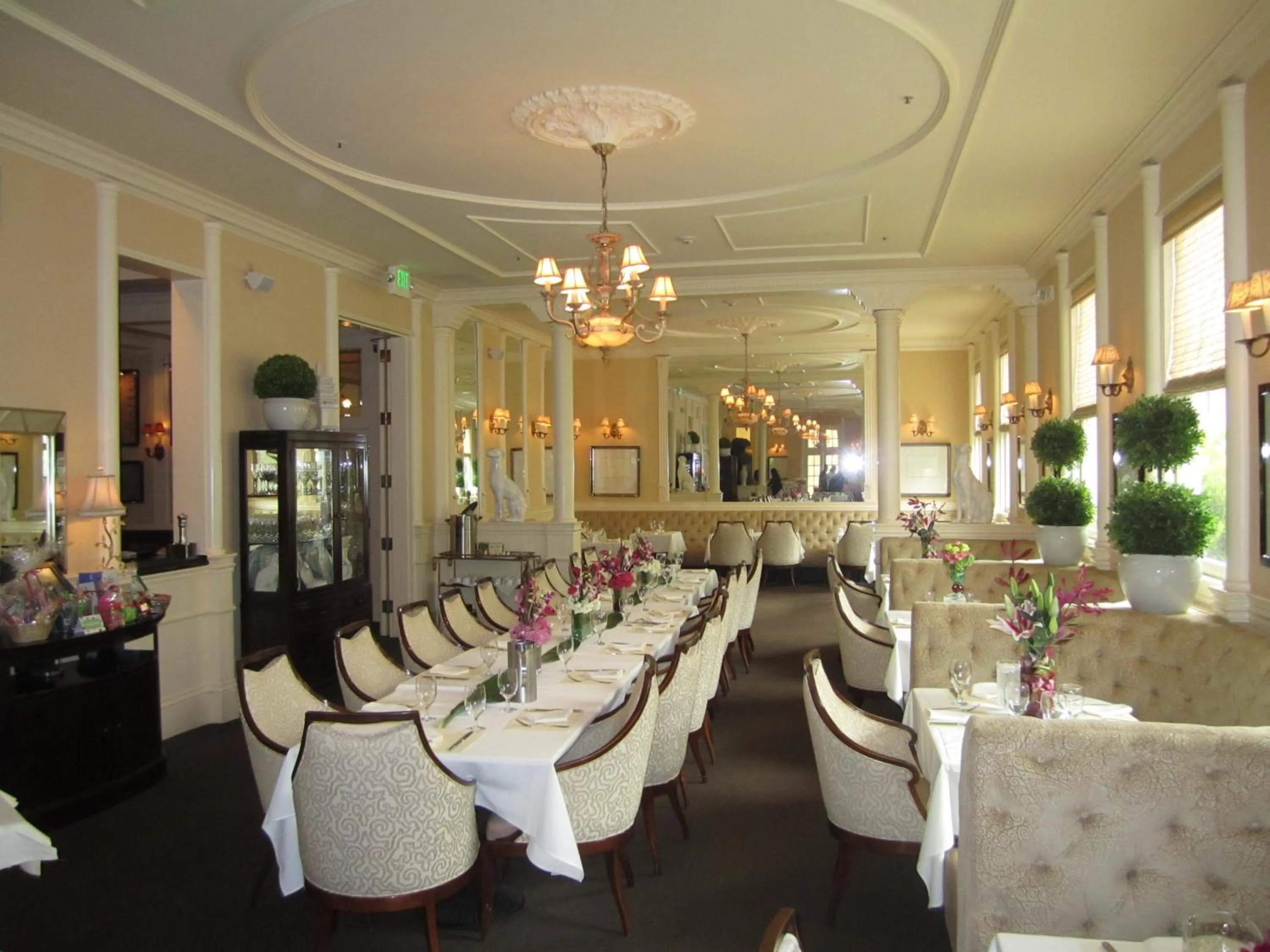 Restaurant/places to eat in Hotel Majestic