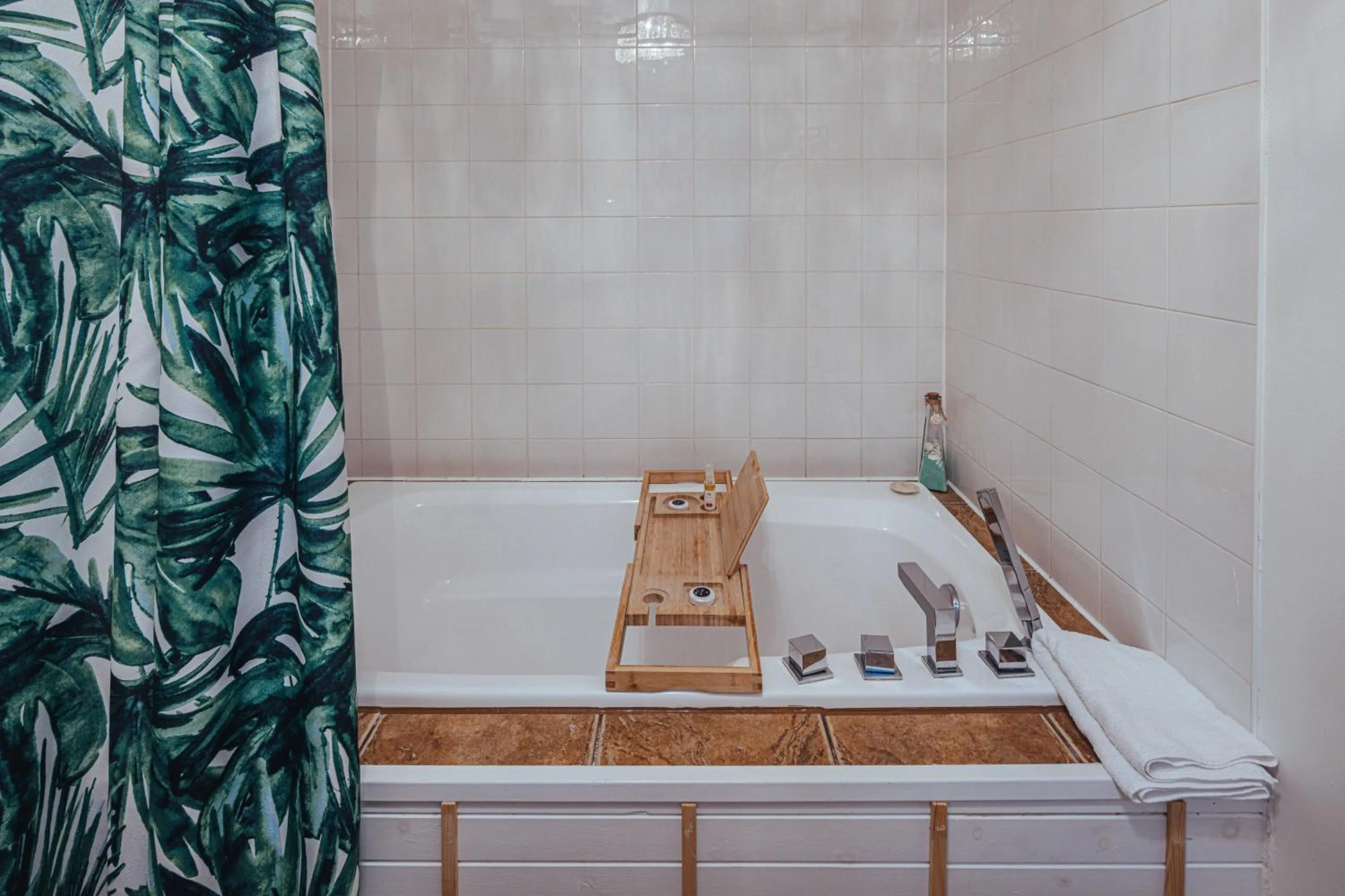 Hot Tub in Motel le Point de Vue