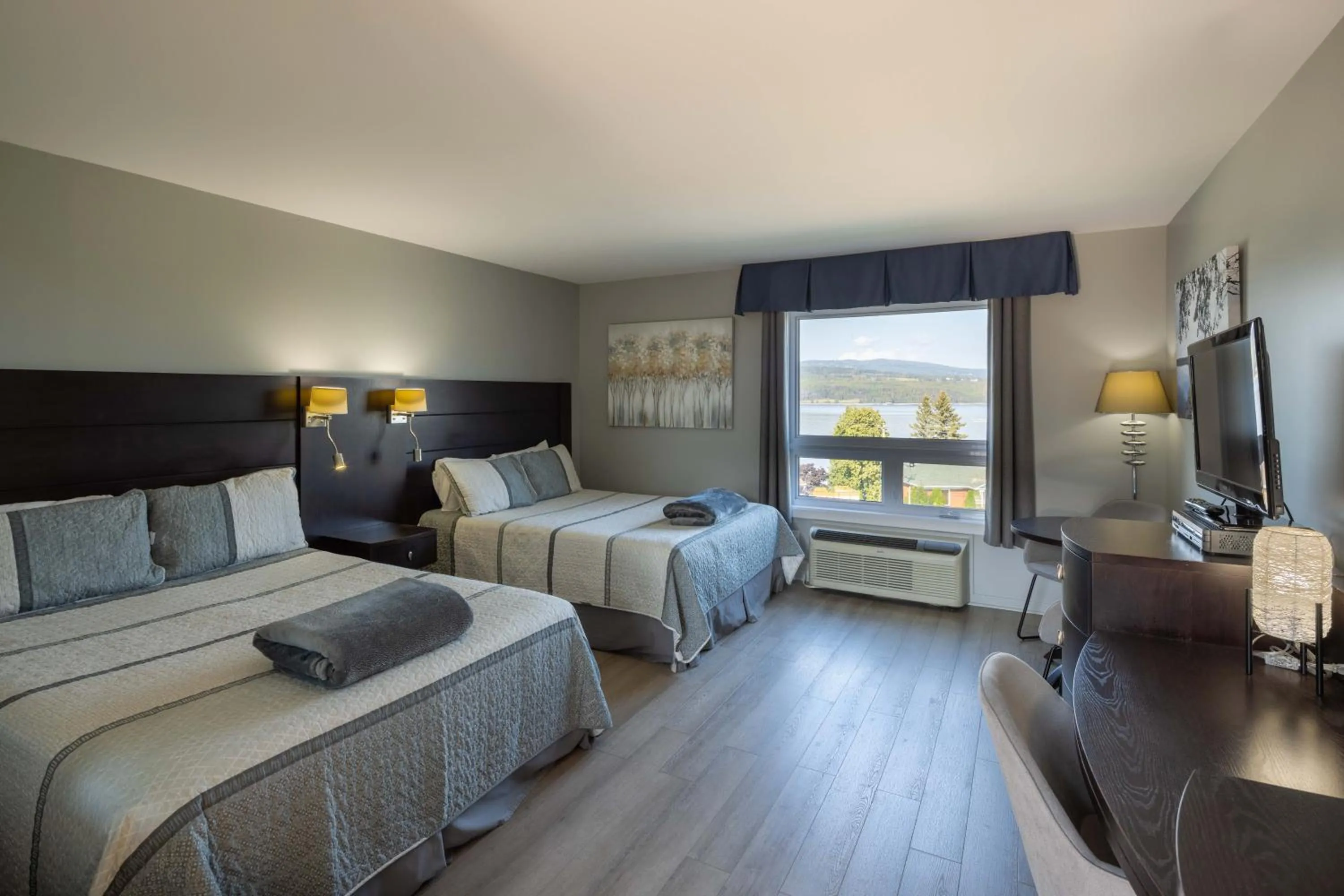 Photo of the whole room, Bed in Motel le Point de Vue