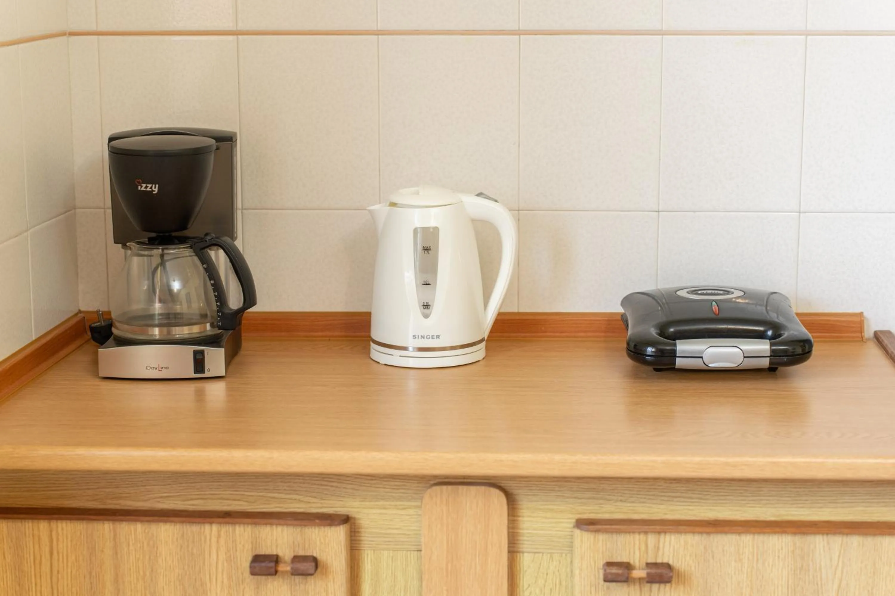 Coffee/tea facilities in Remezzo Apartments