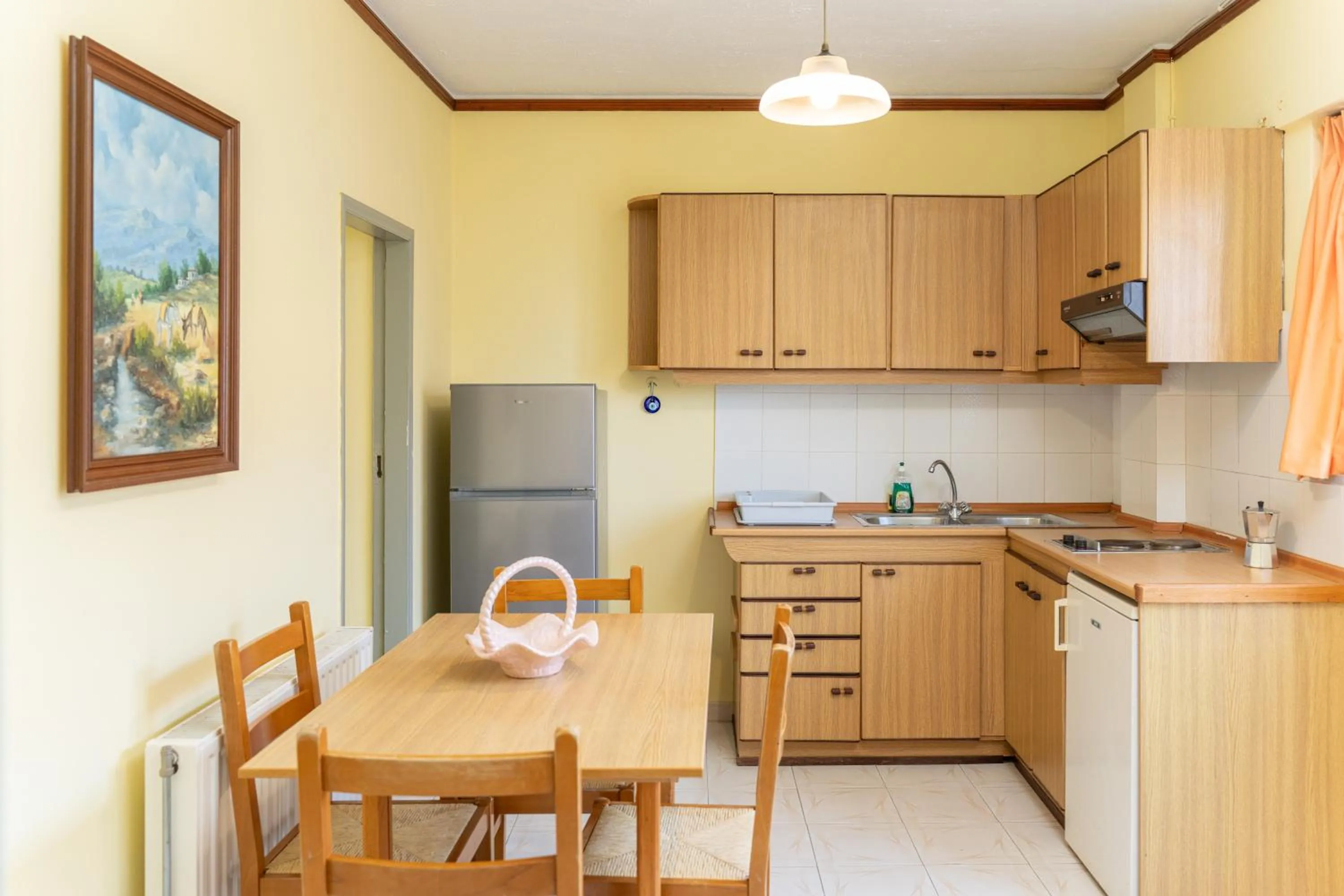 Dining area in Remezzo Apartments