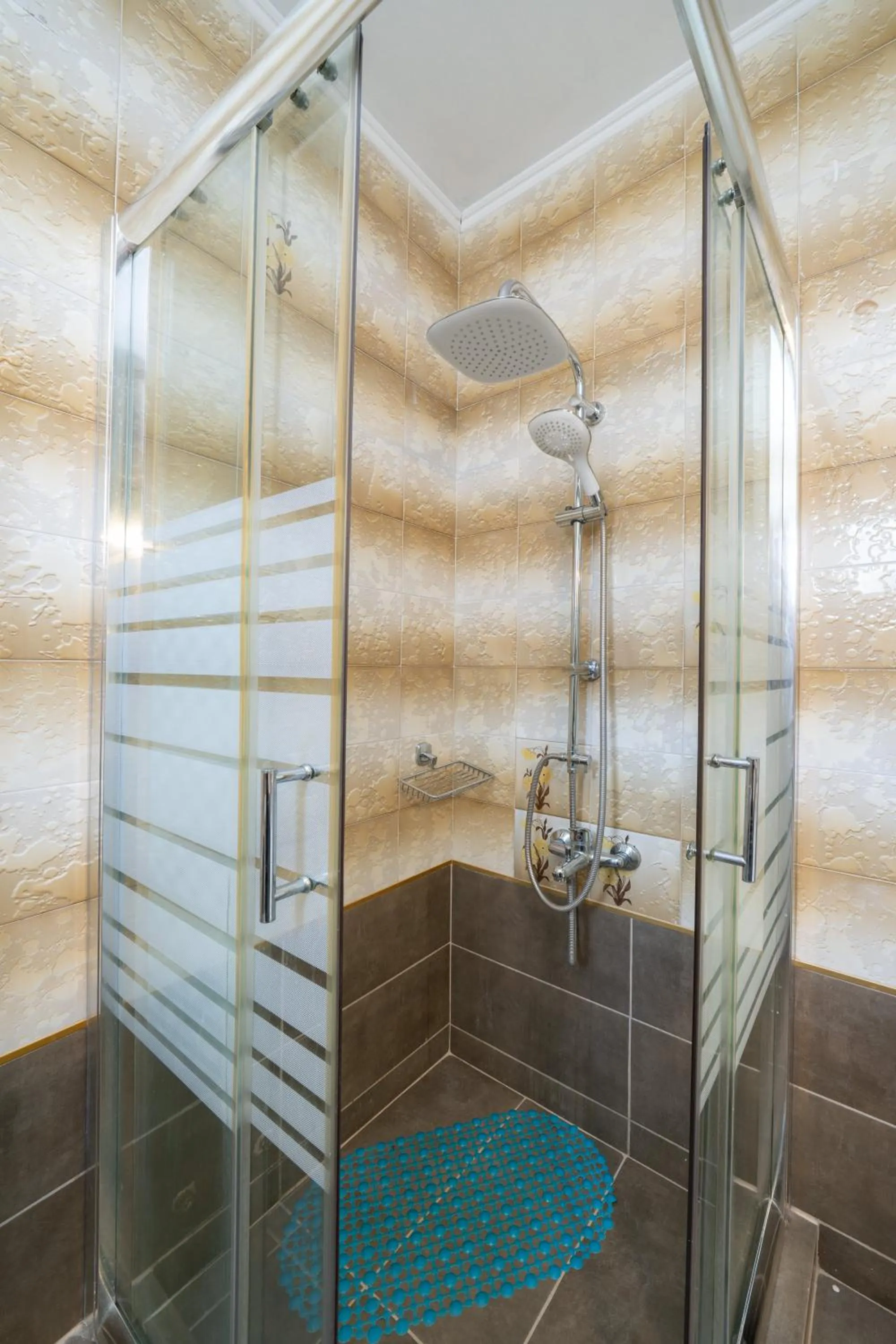 Shower in Remezzo Apartments