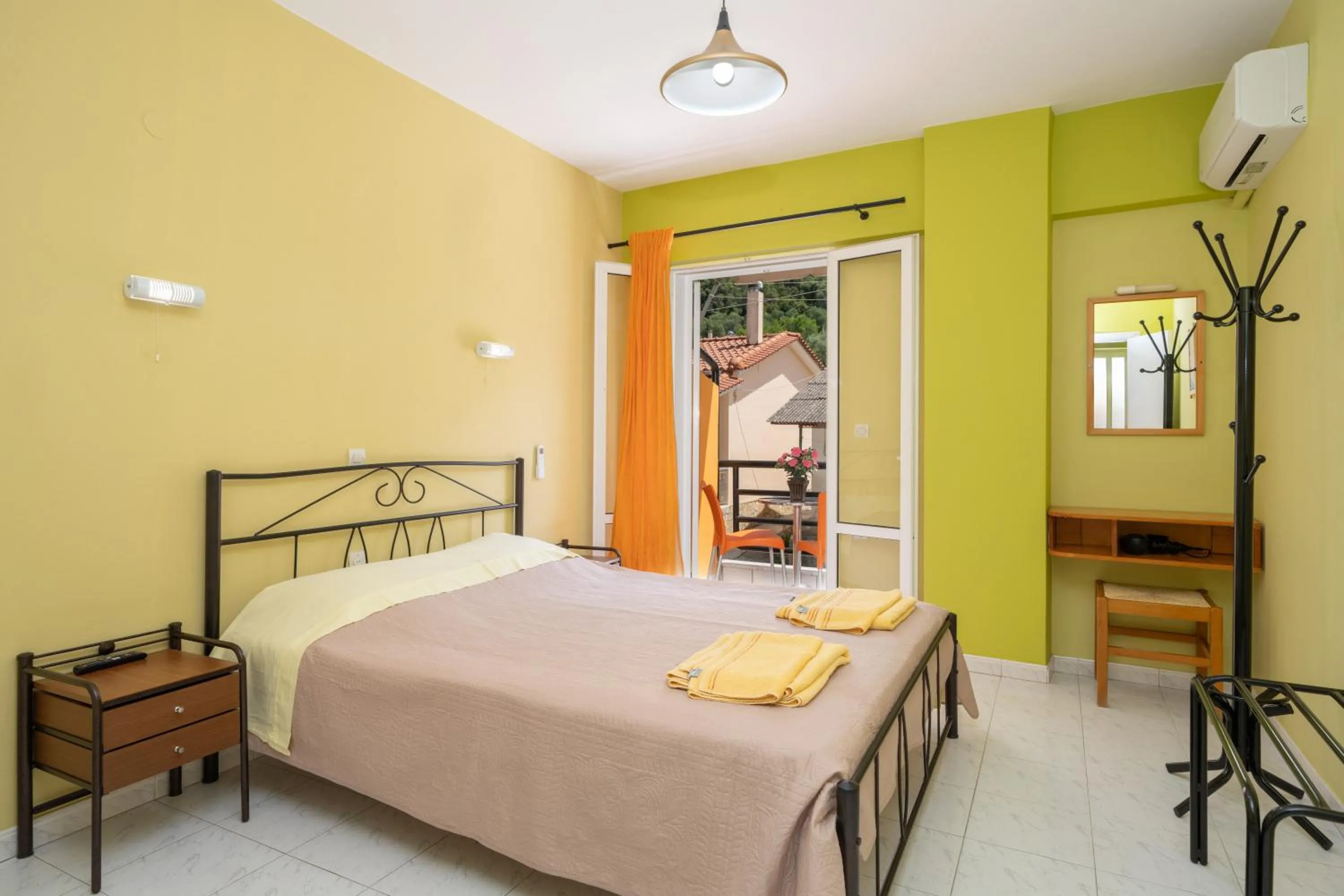 Bed in Remezzo Apartments