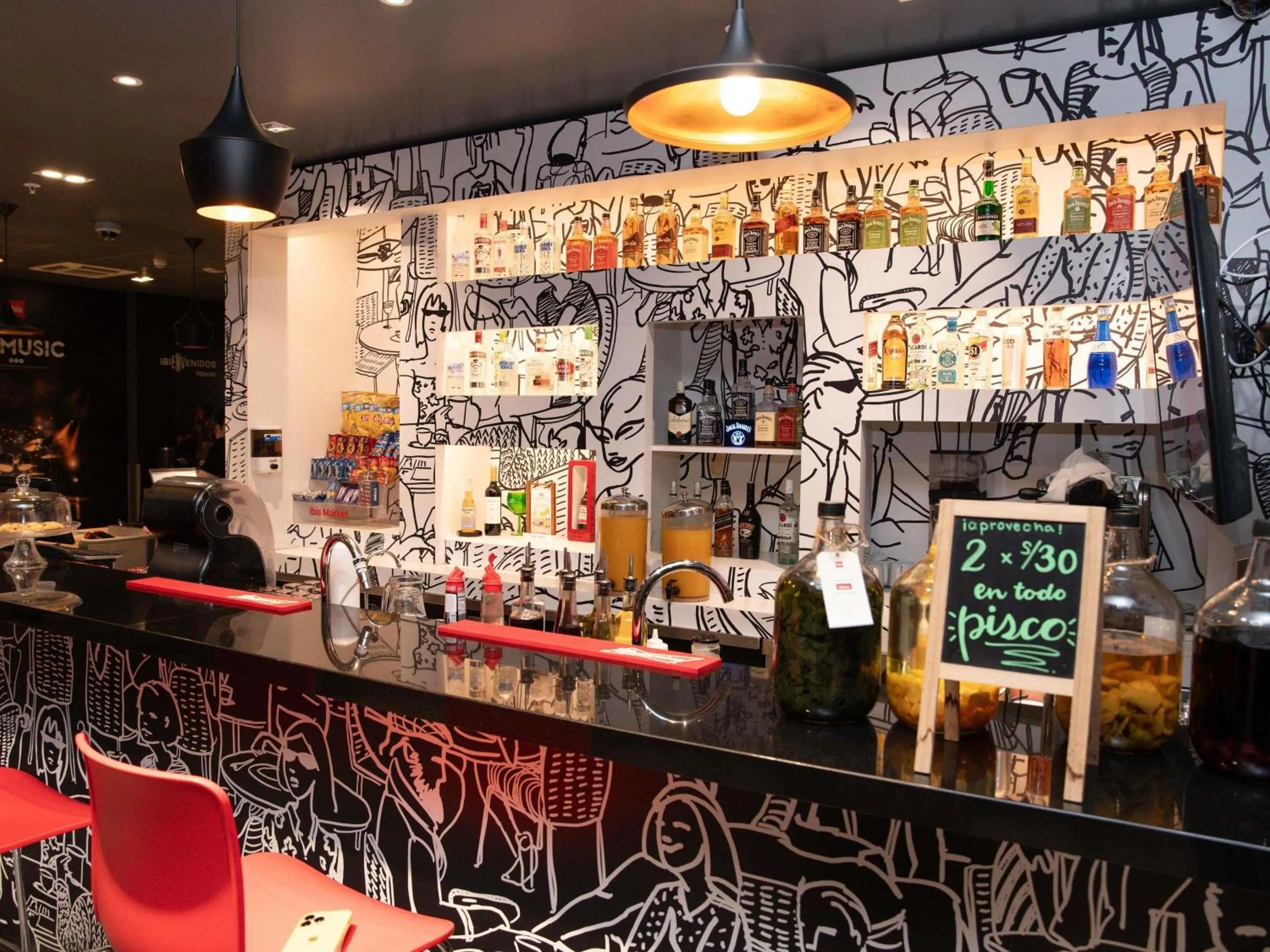 Lounge or bar in ibis Trujillo