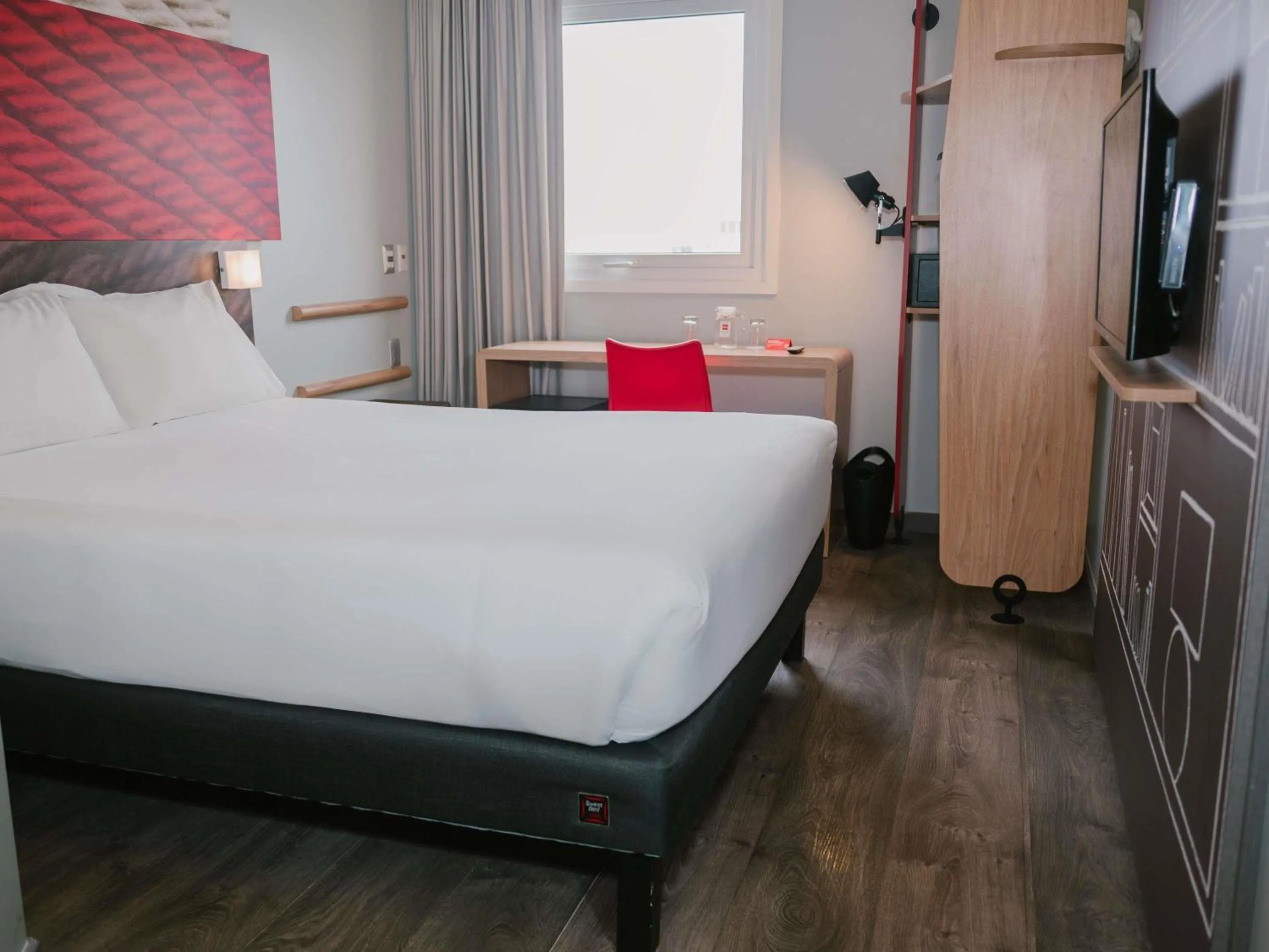 Bedroom, Bed in ibis Trujillo