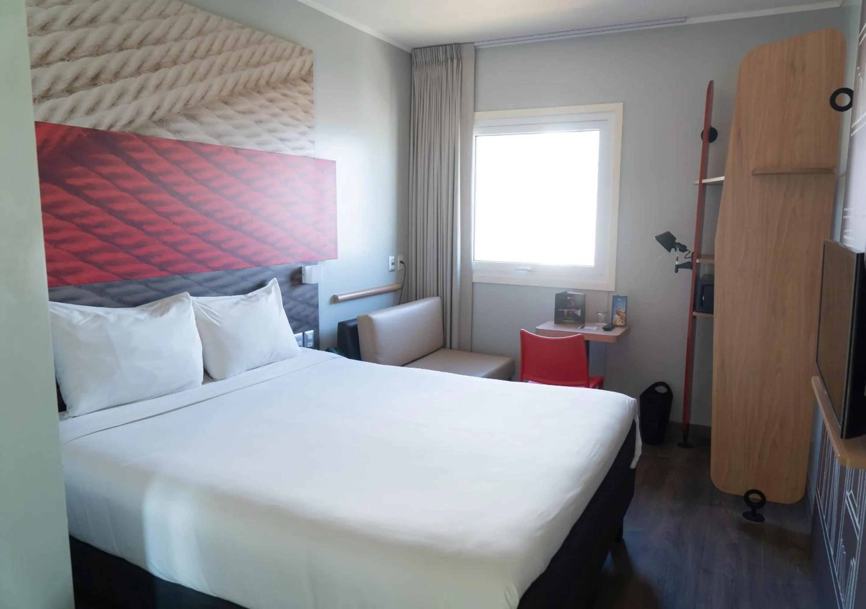 Bedroom, Bed in ibis Trujillo