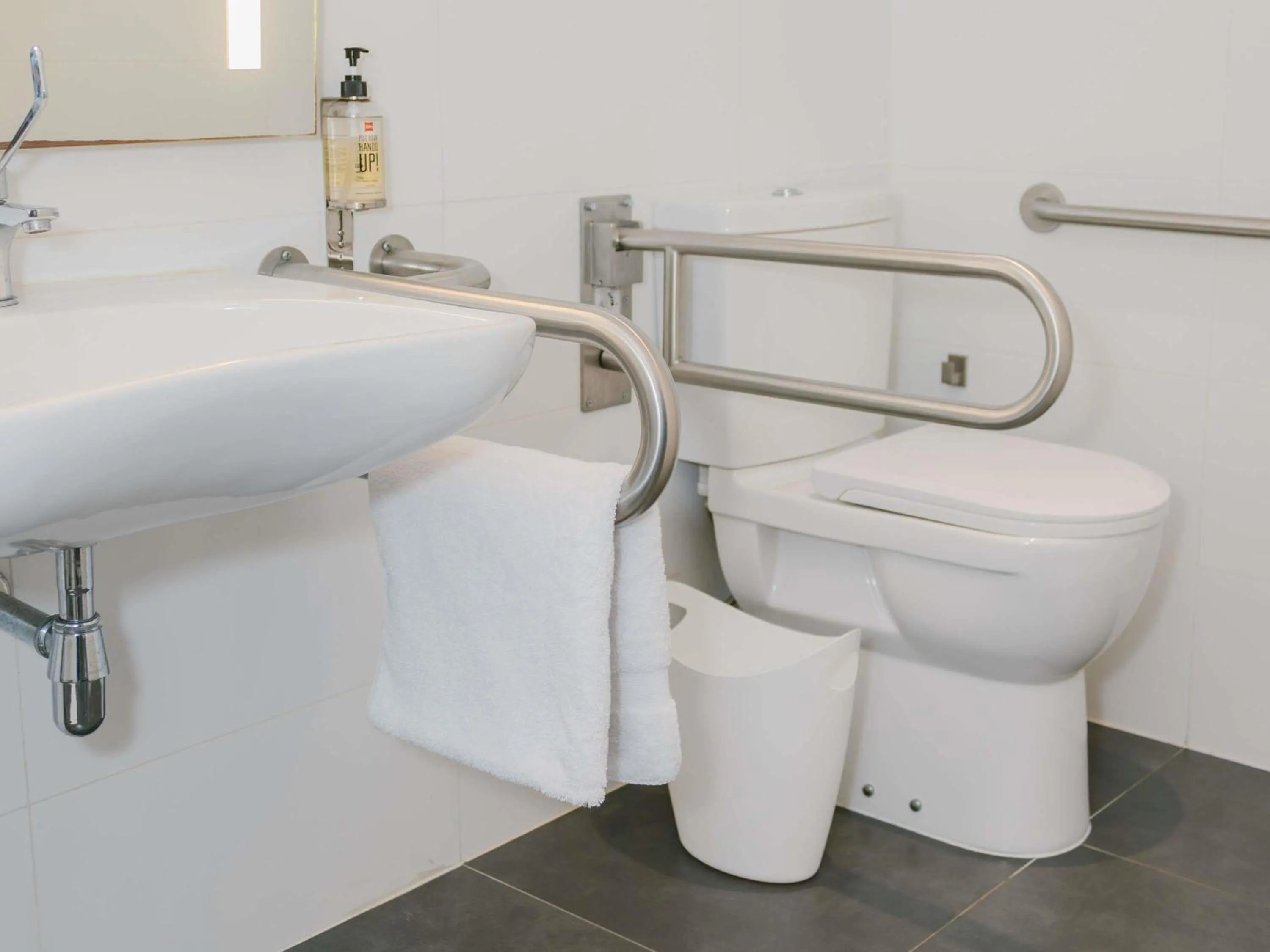 Bedroom in ibis Trujillo